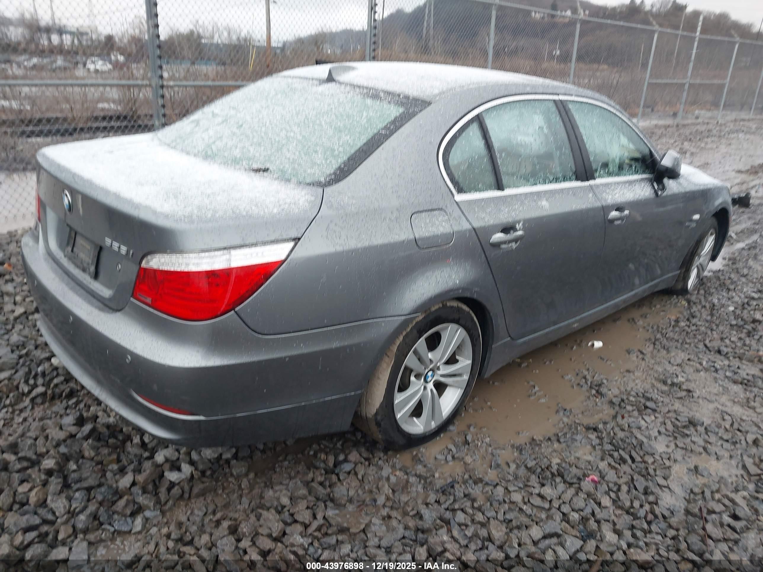 BMW 528I image 4