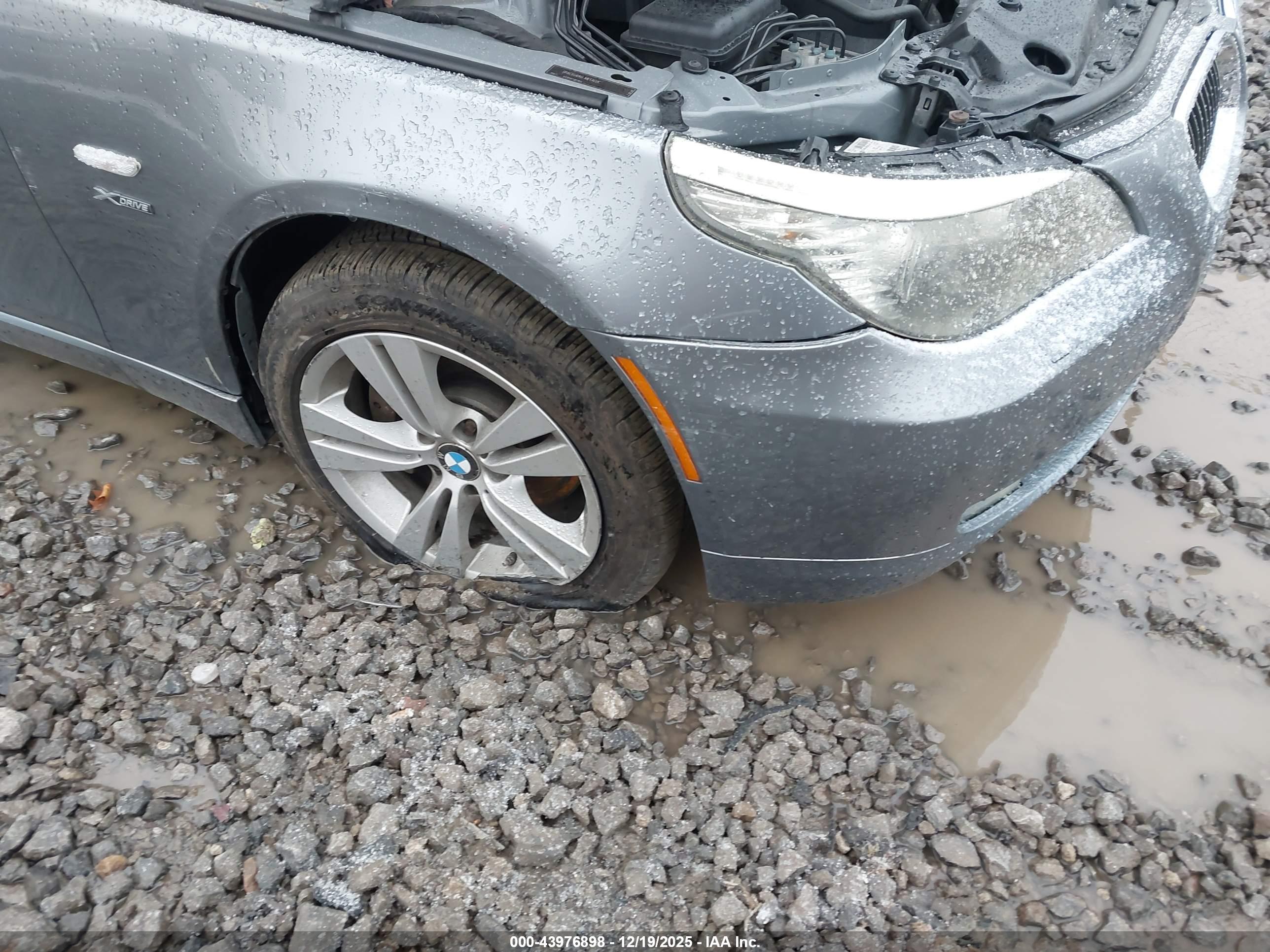 BMW 528I image 6