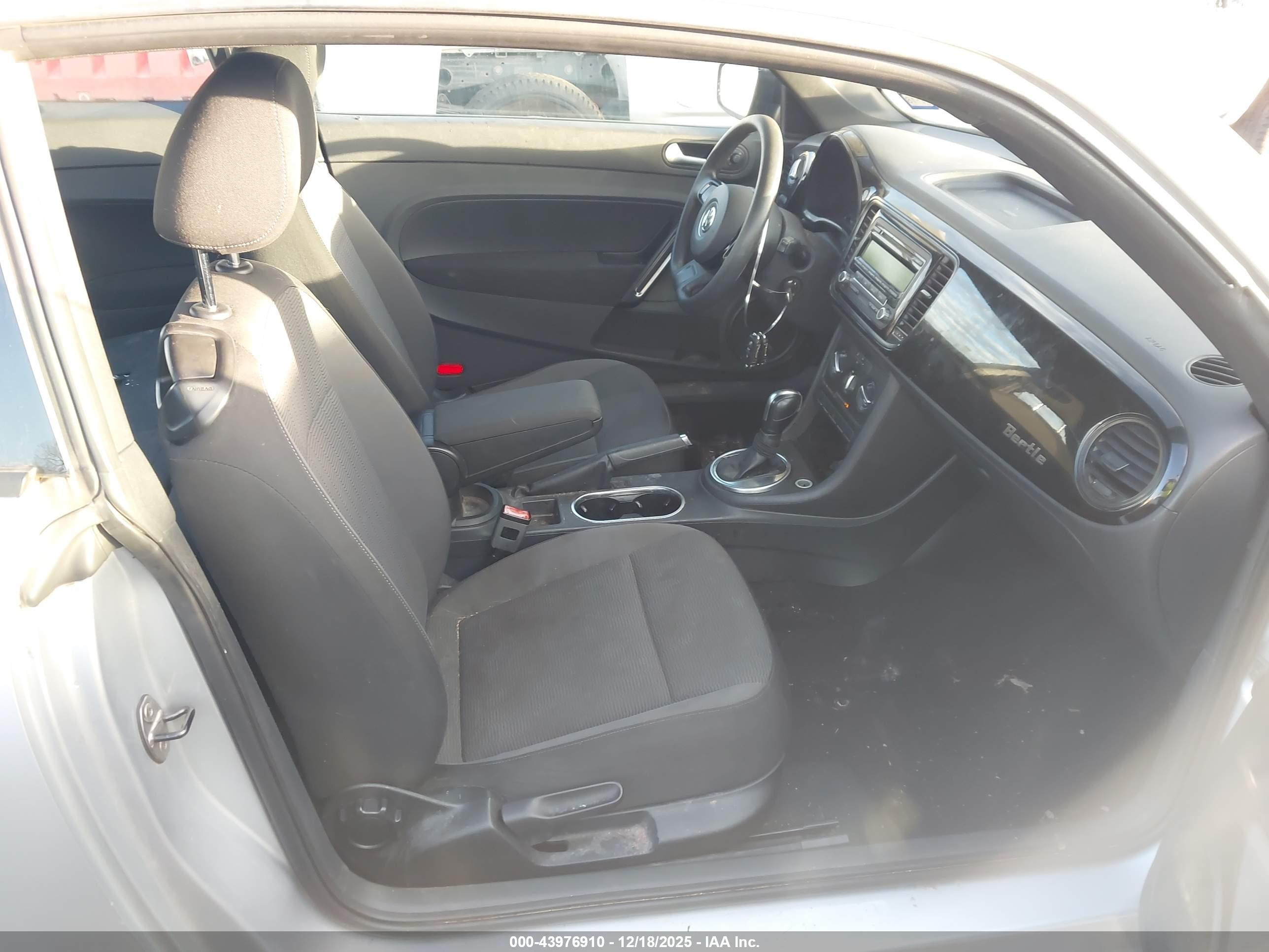 VOLKSWAGEN BEETLE image 5