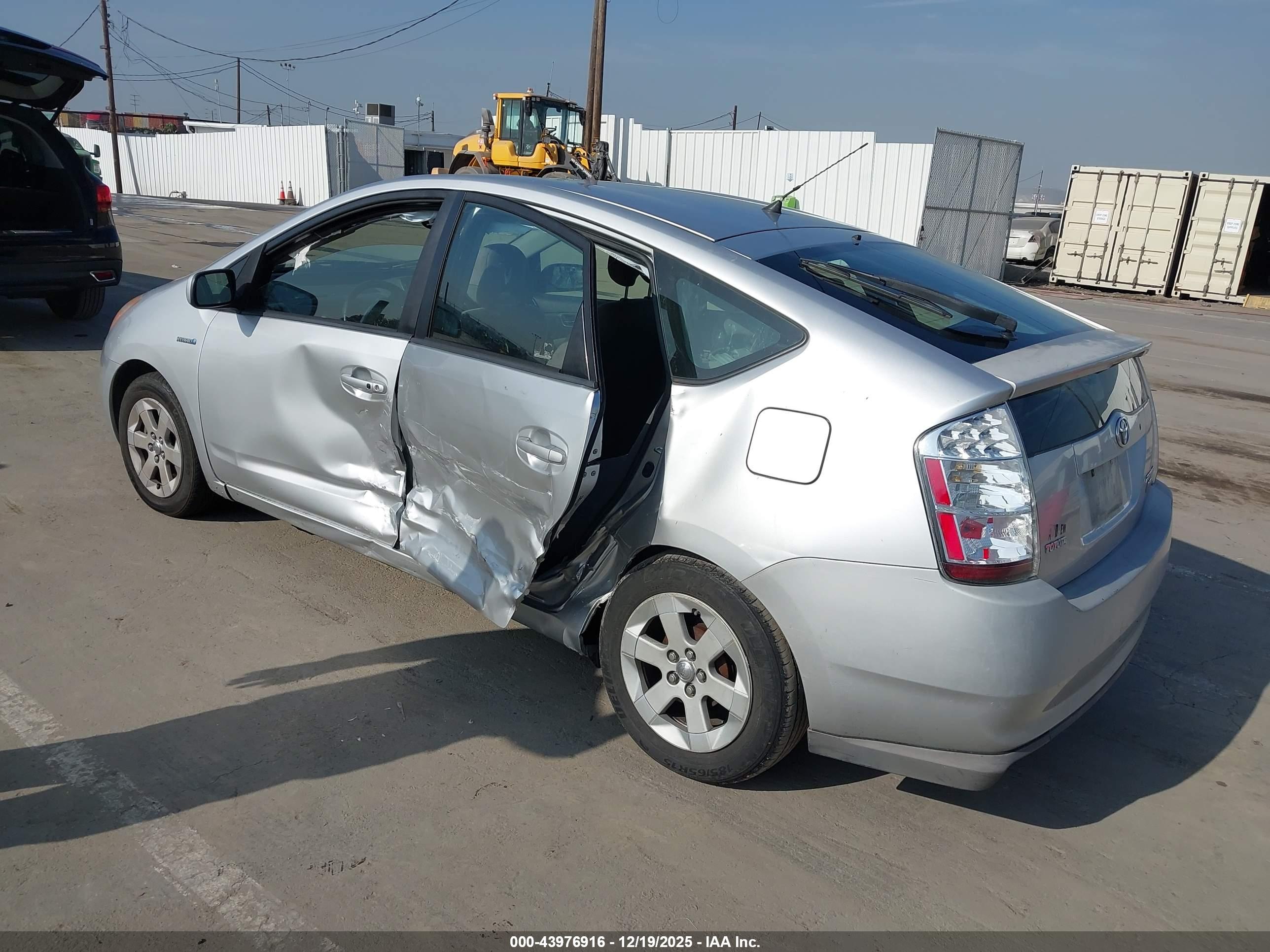 TOYOTA PRIUS image 3