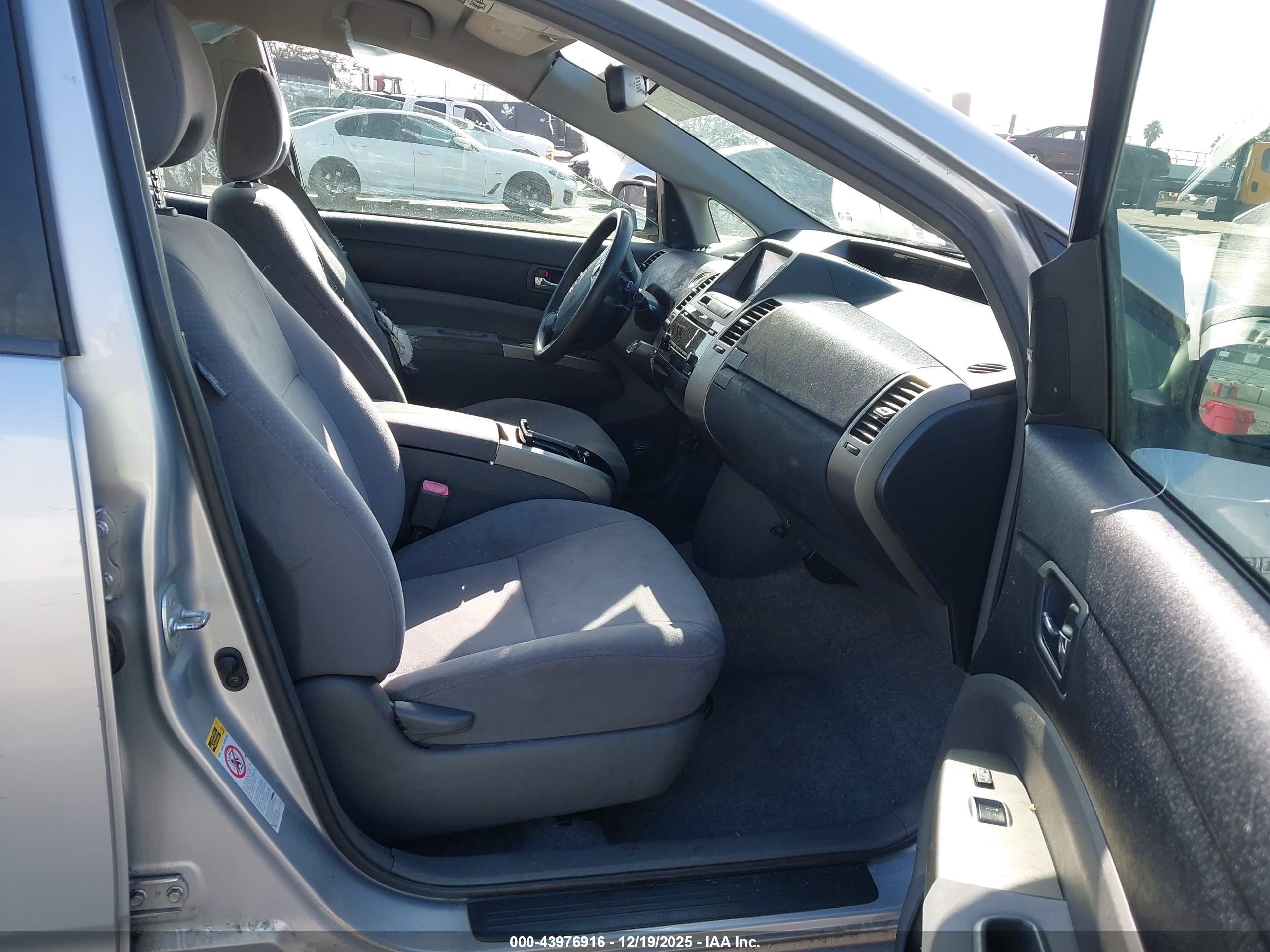 TOYOTA PRIUS image 5