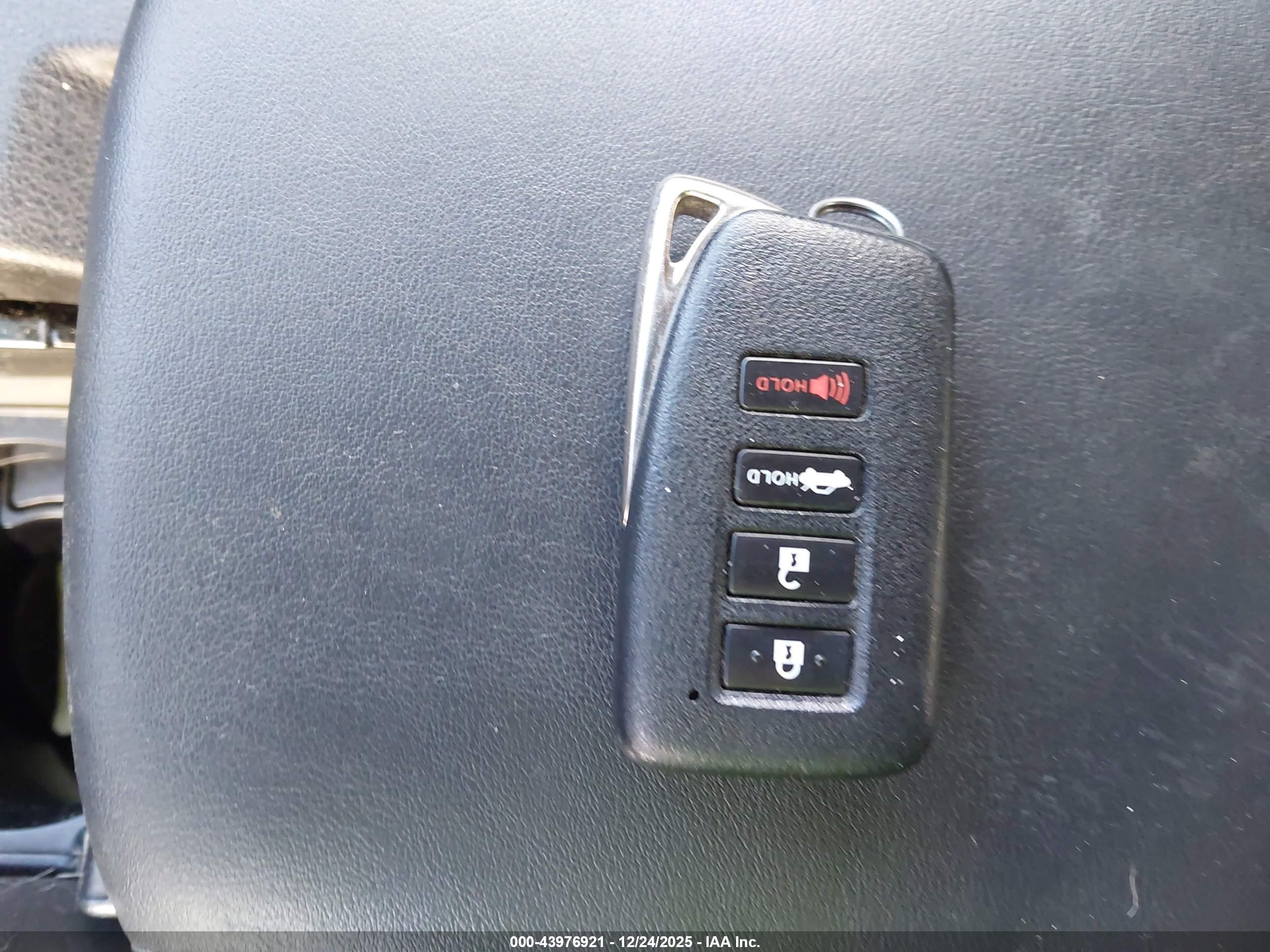 LEXUS ES image 11