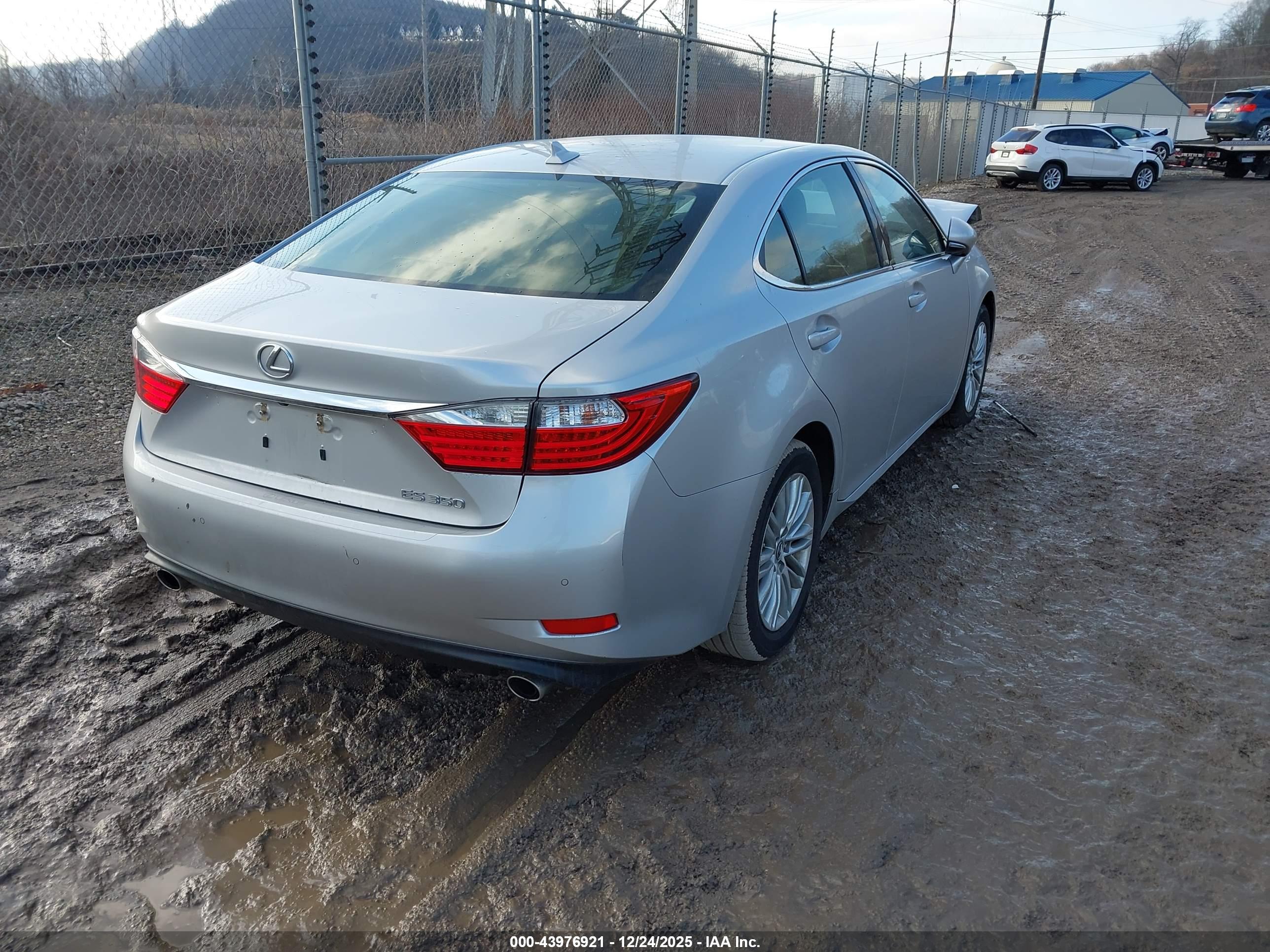 LEXUS ES image 4
