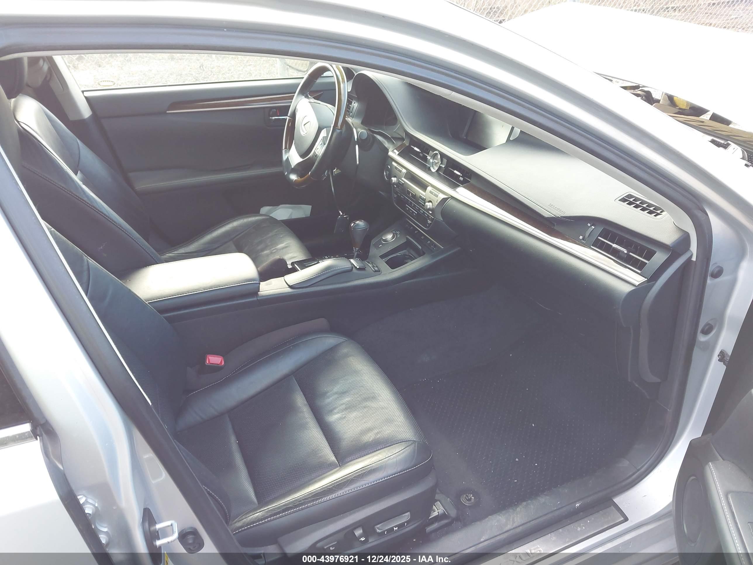 LEXUS ES image 5