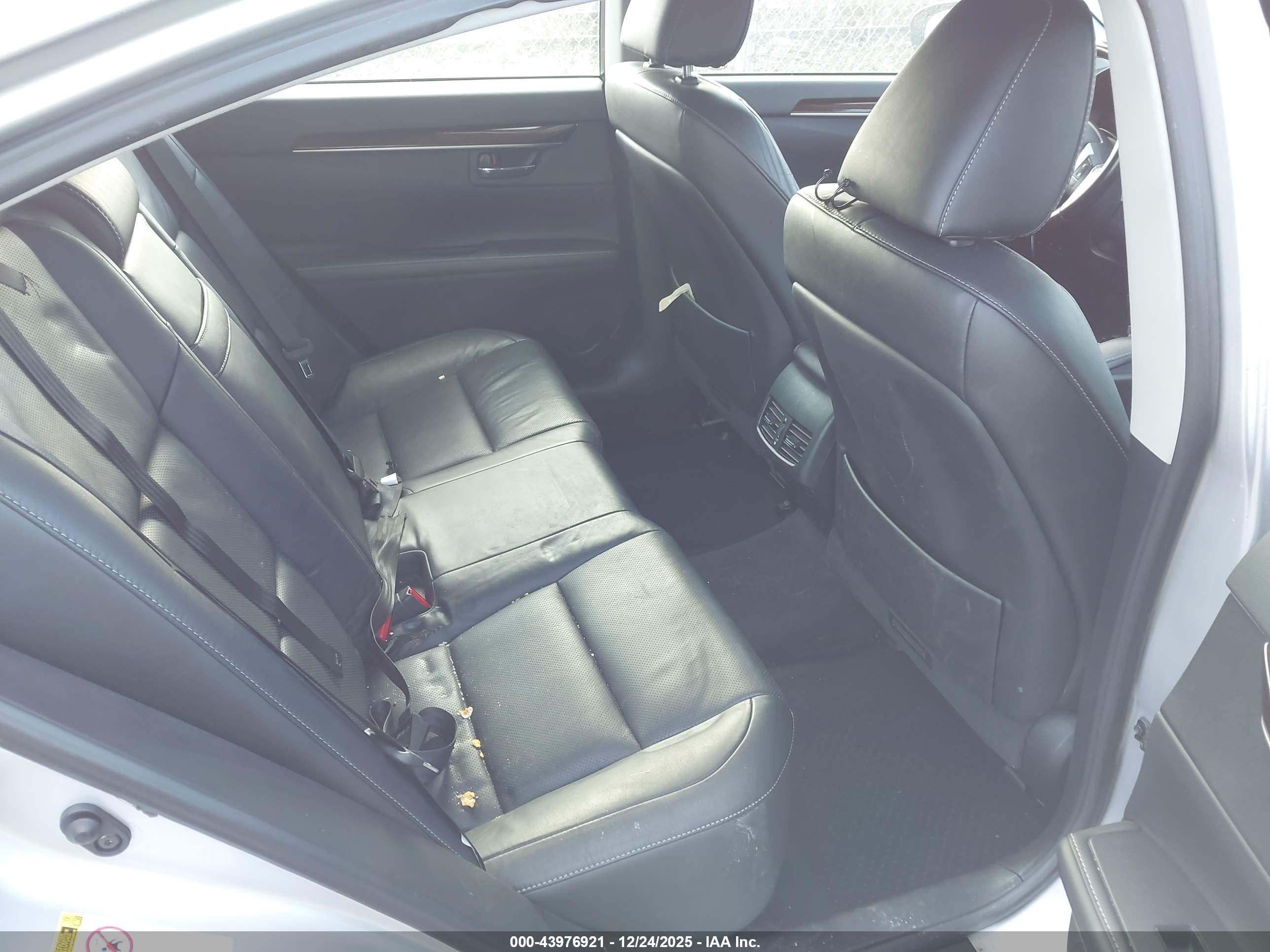 LEXUS ES image 8