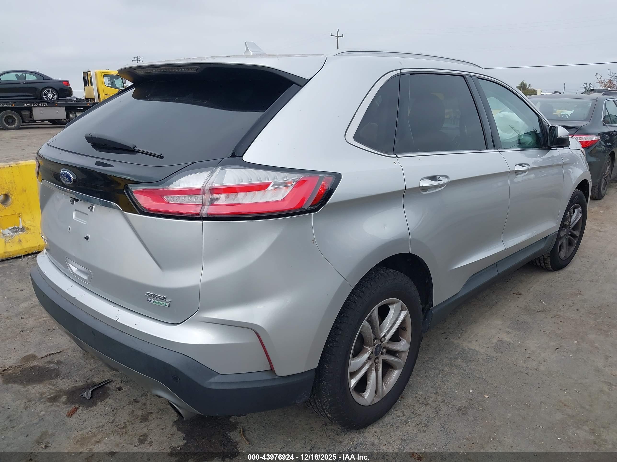FORD EDGE image 4