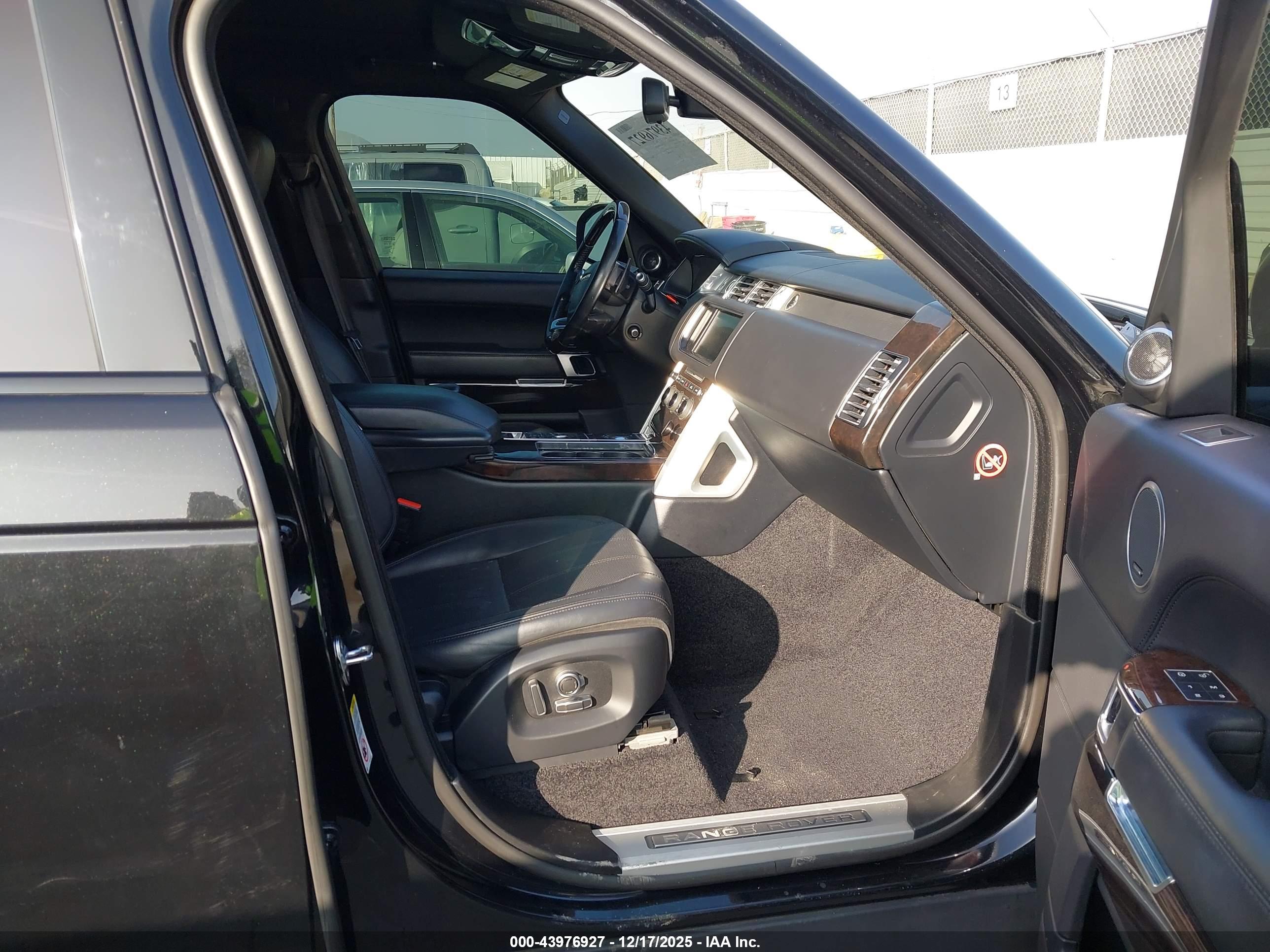 LAND ROVER image 5