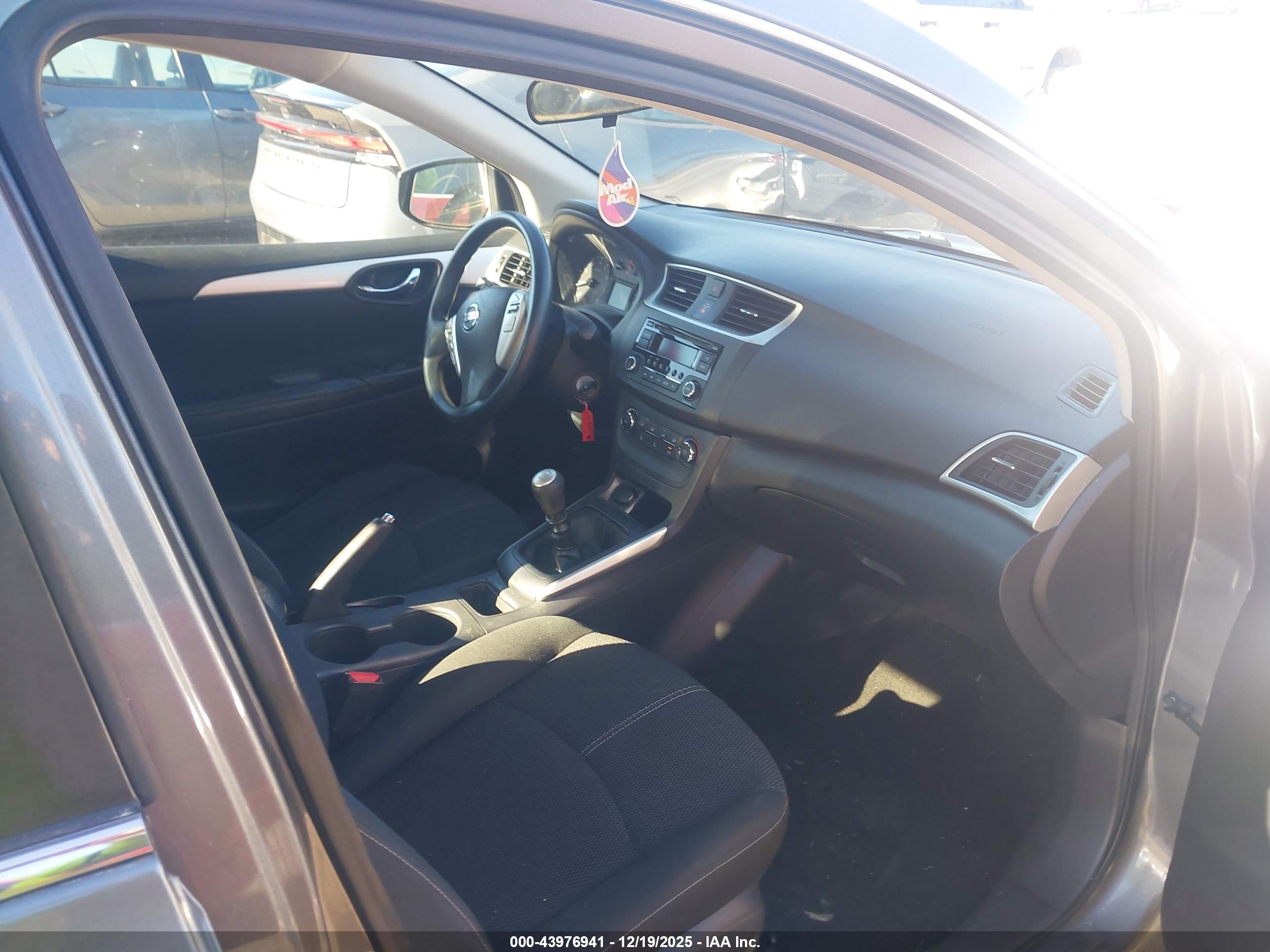 NISSAN SENTRA image 5