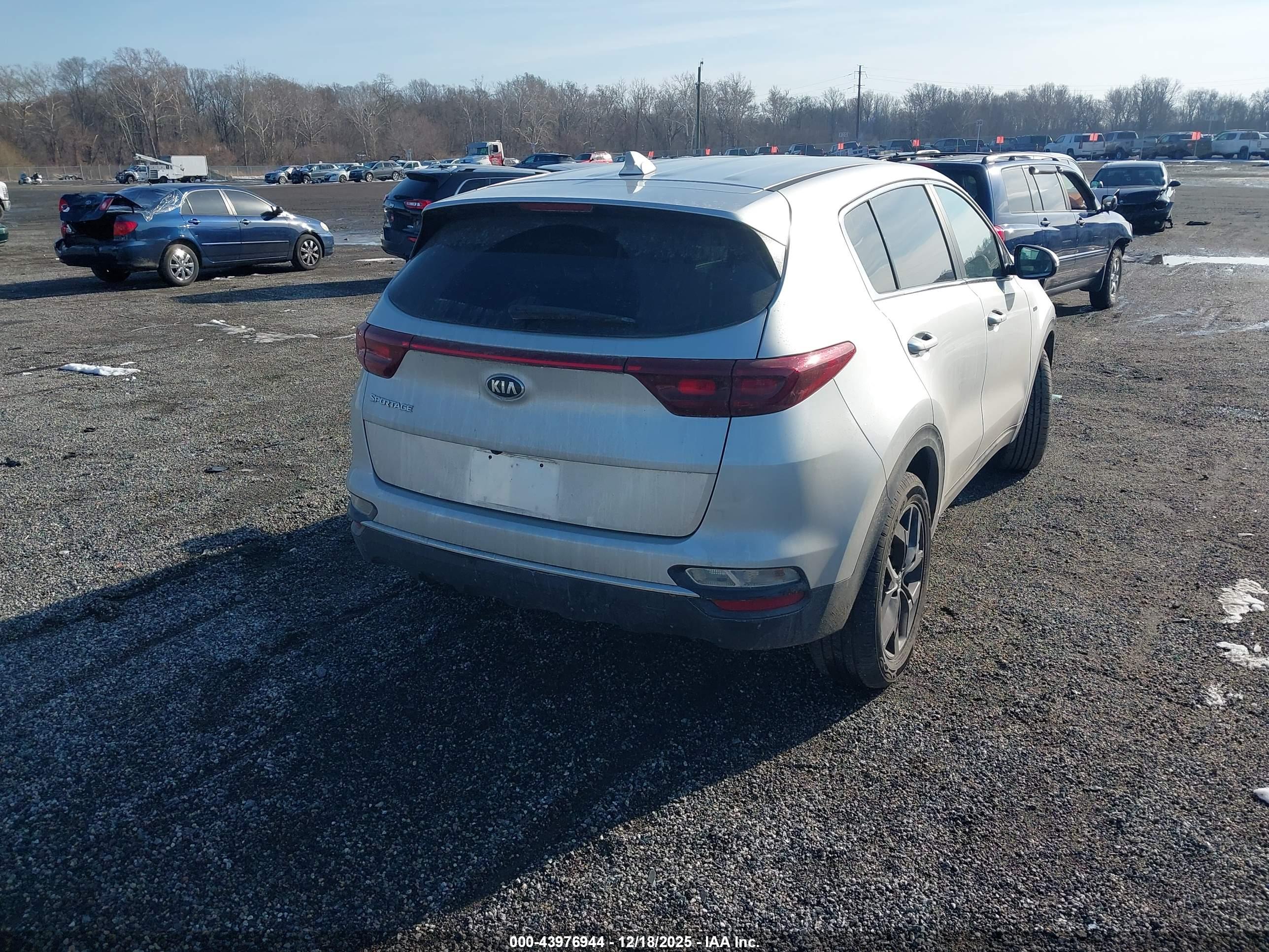 KIA SPORTAGE image 4