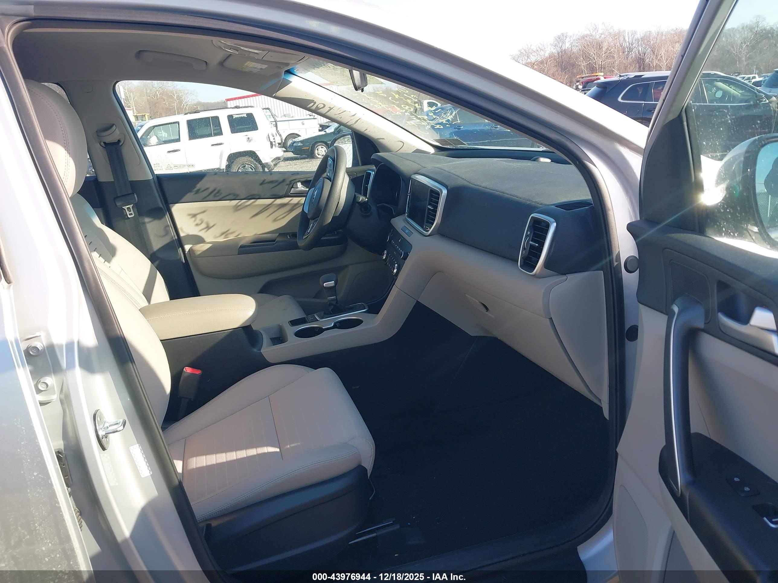 KIA SPORTAGE image 5