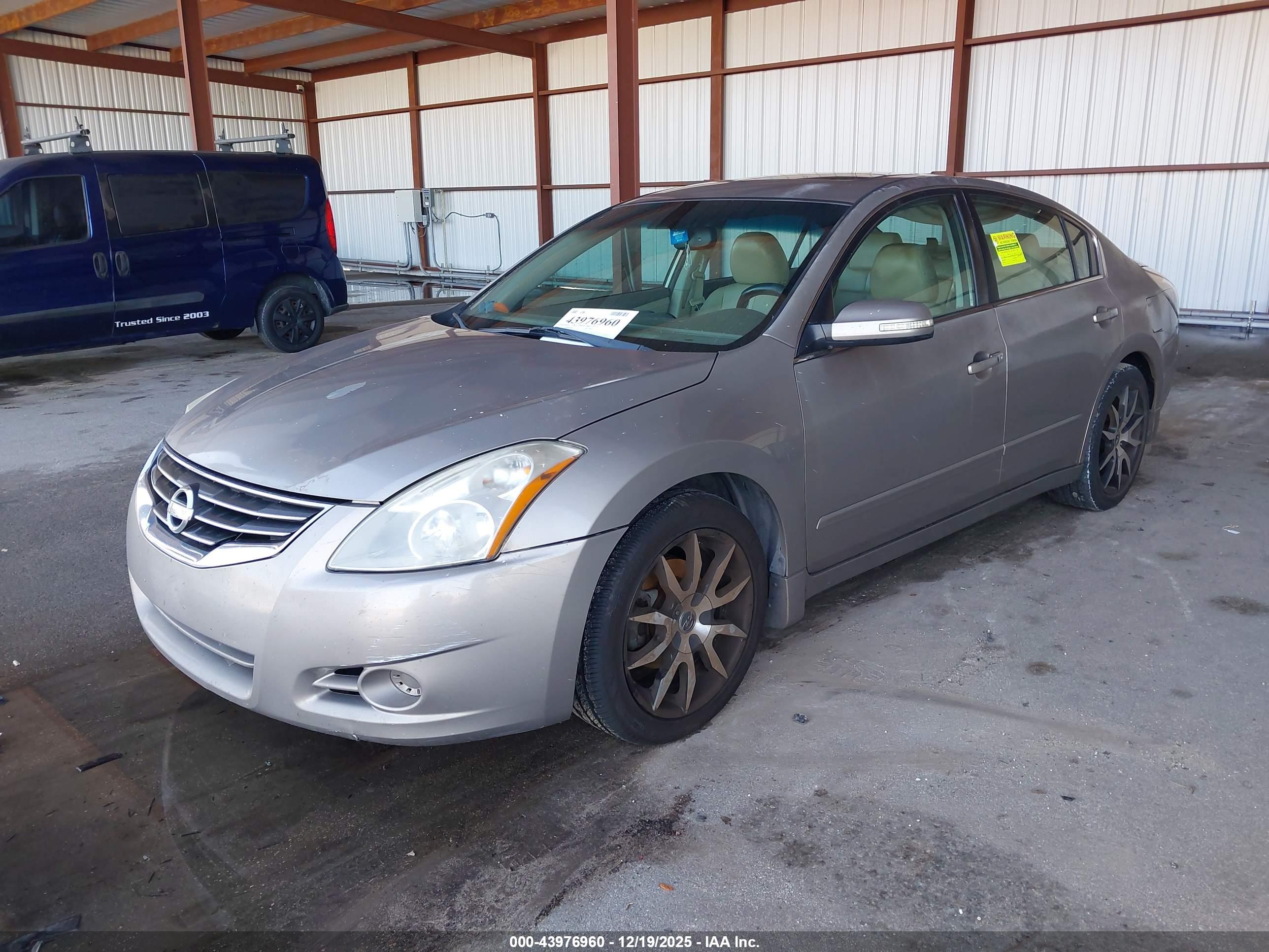 NISSAN ALTIMA image 2