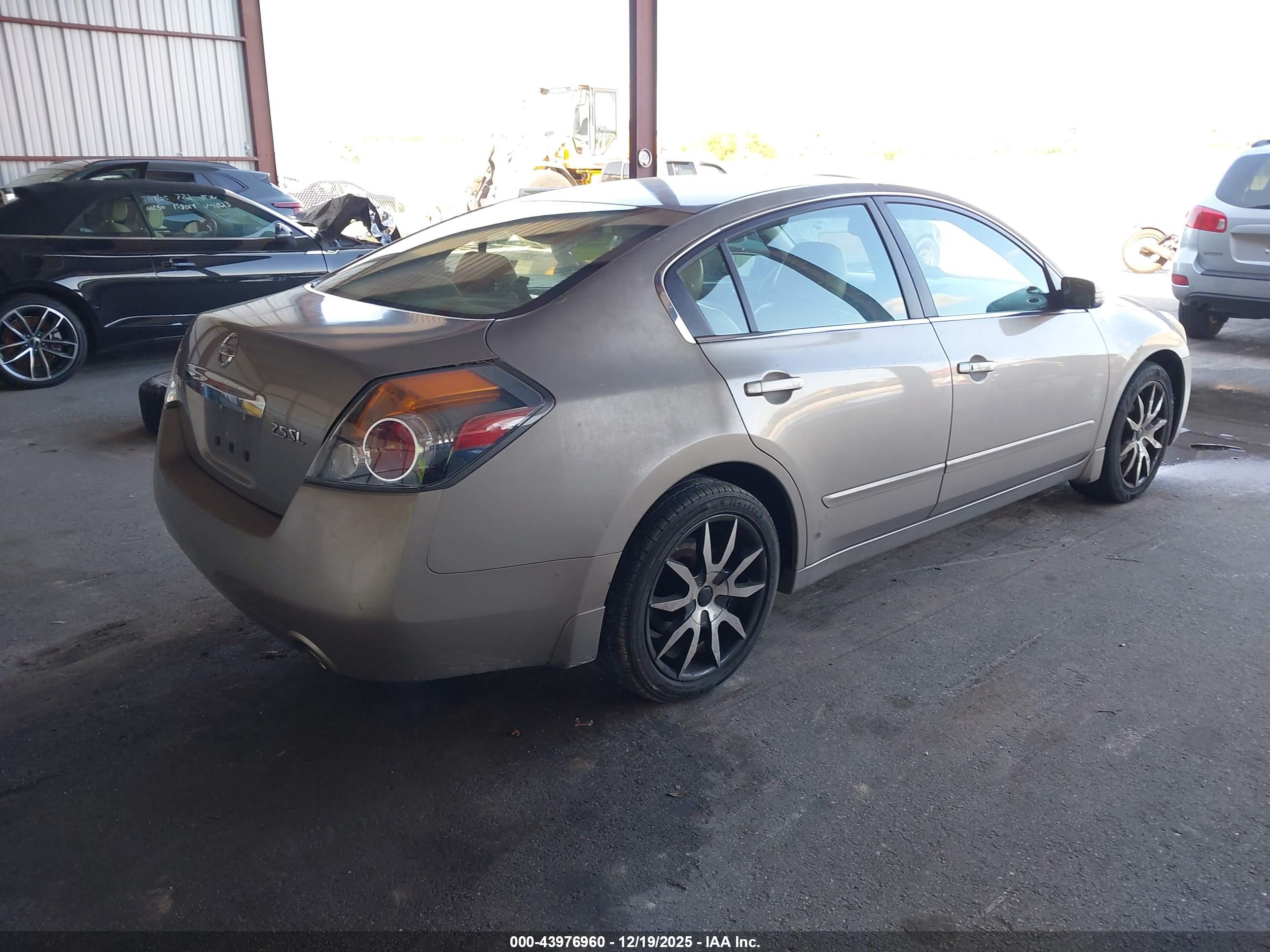 NISSAN ALTIMA image 4