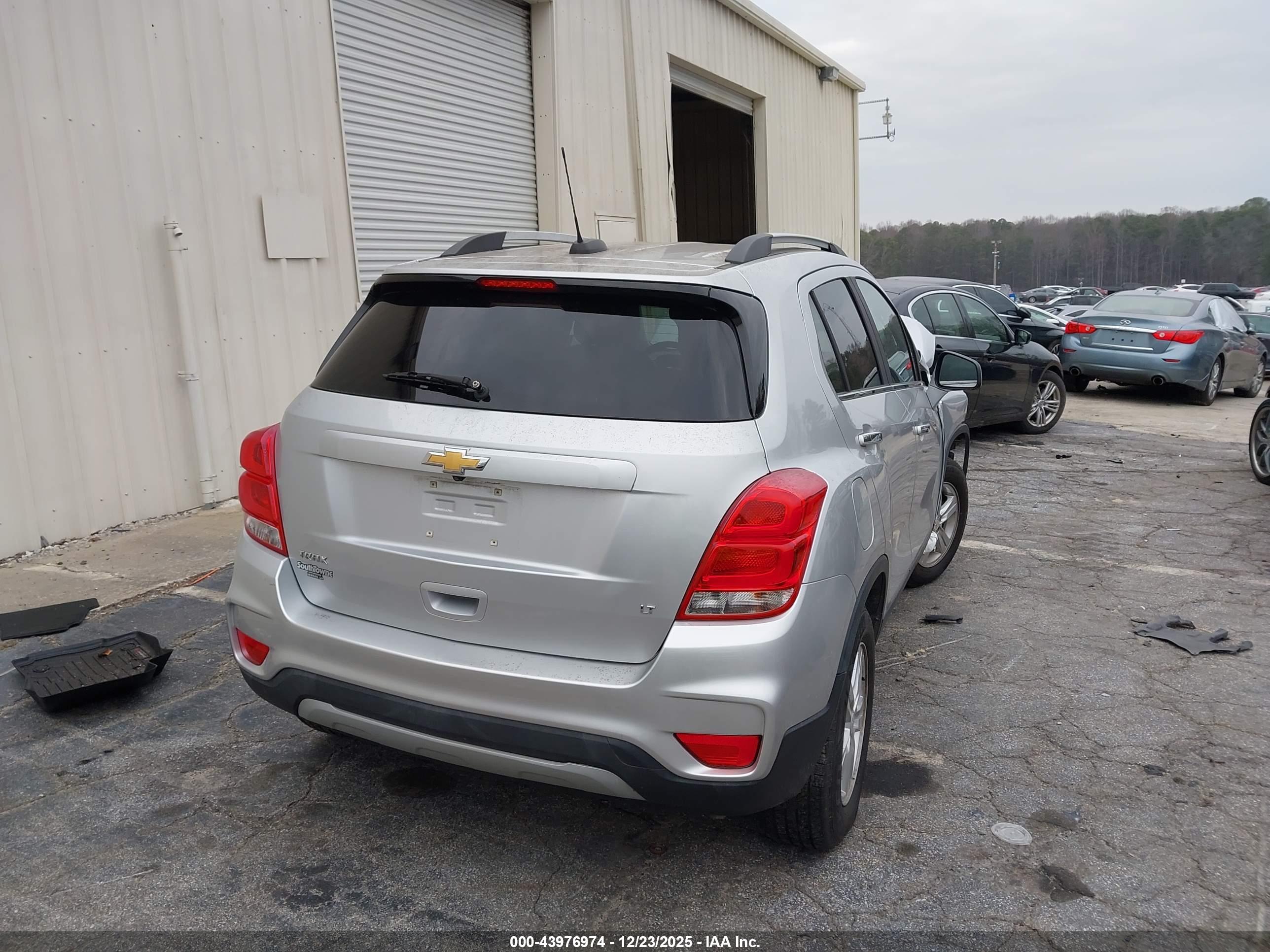 CHEVROLET TRAX image 4