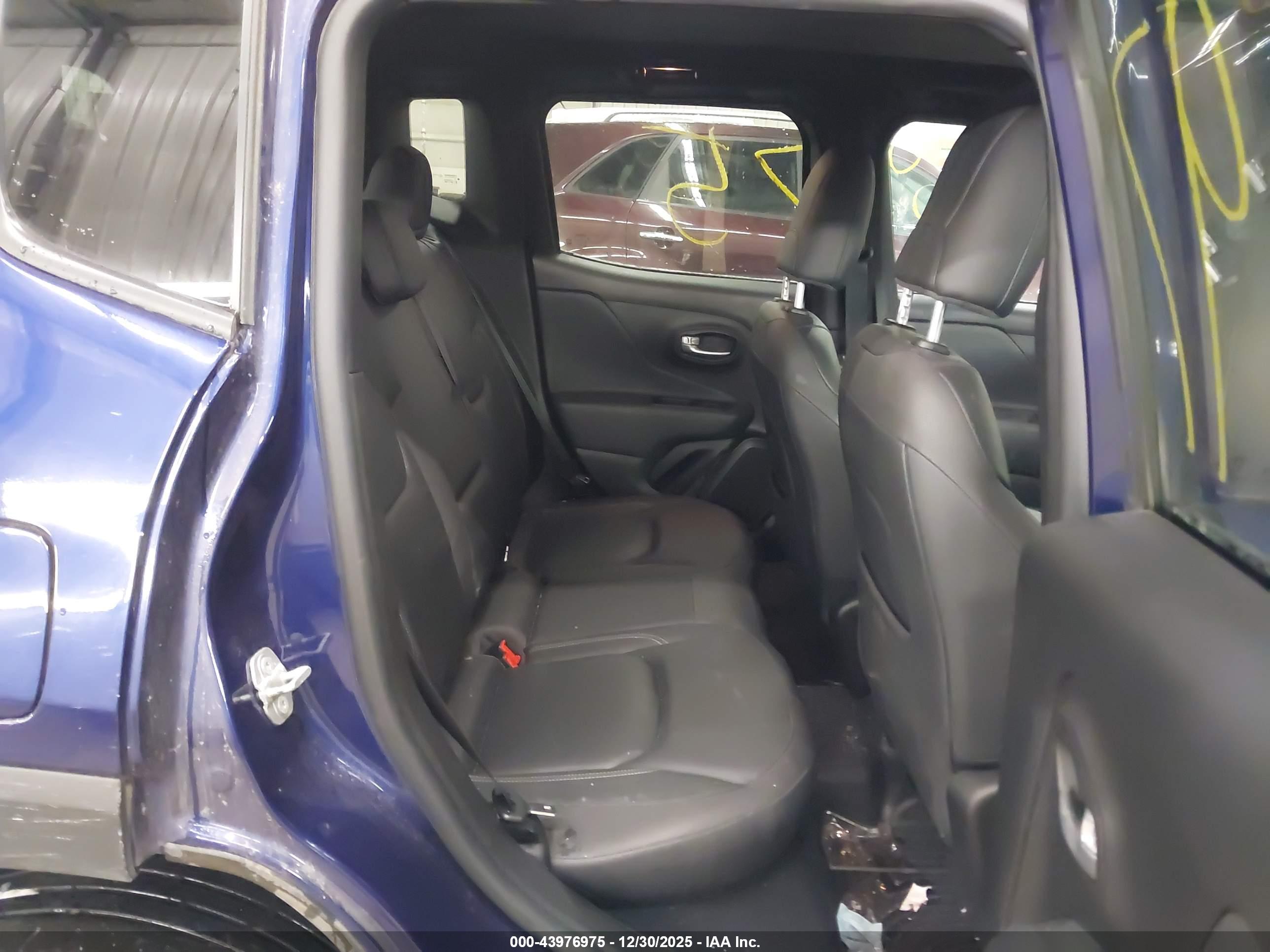 JEEP RENEGADE image 8