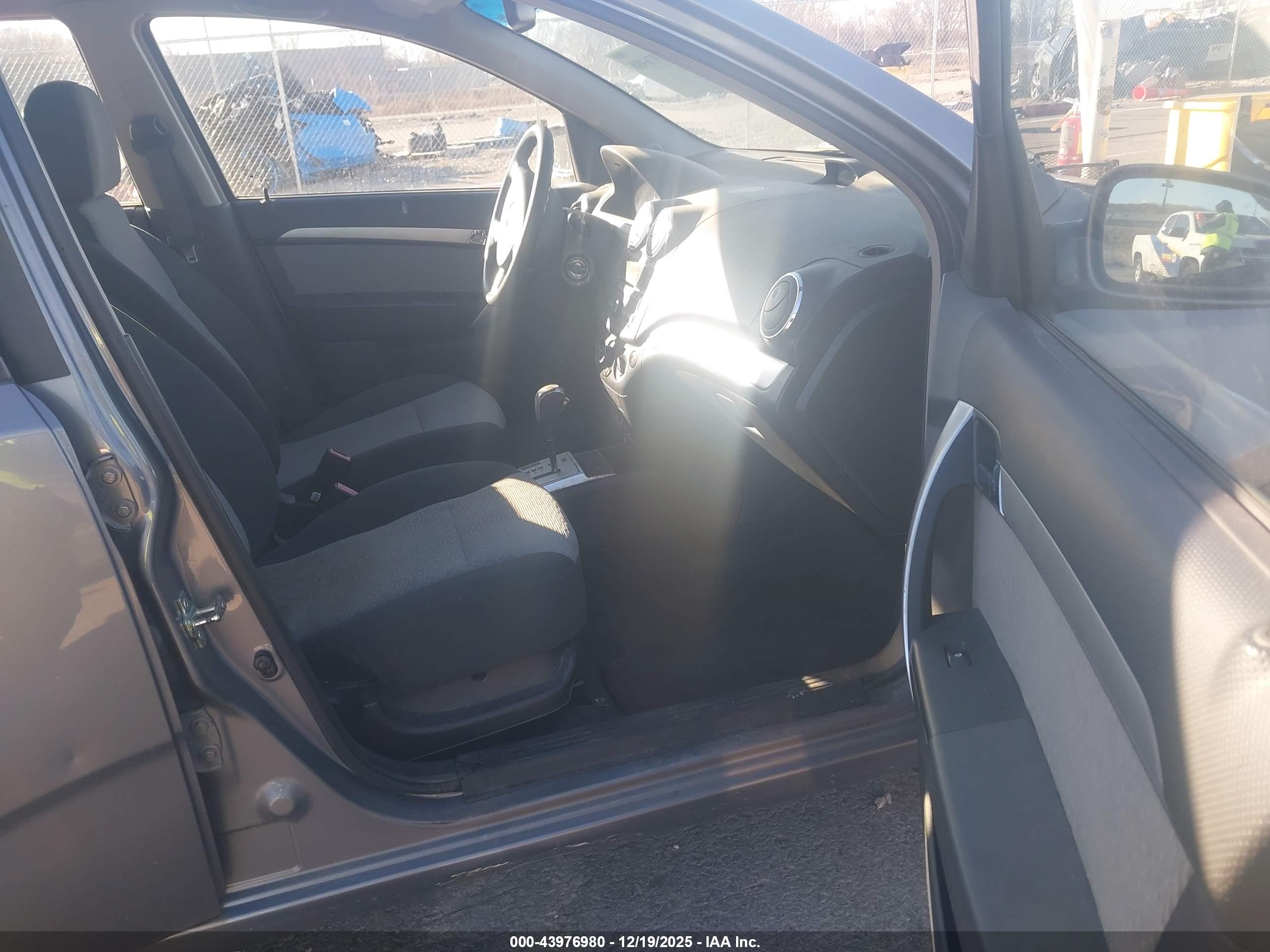 CHEVROLET AVEO image 5