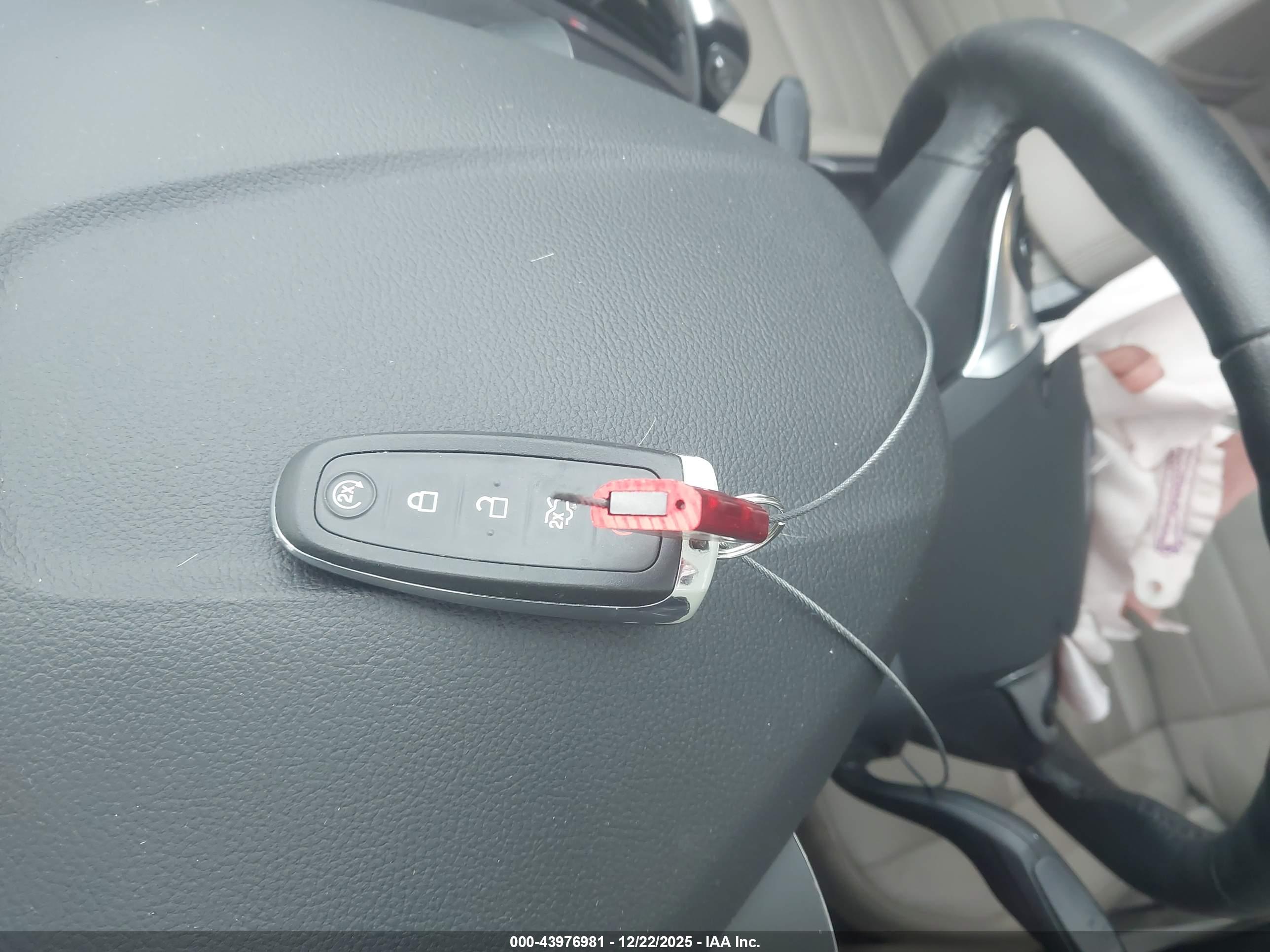 FORD ESCAPE image 11