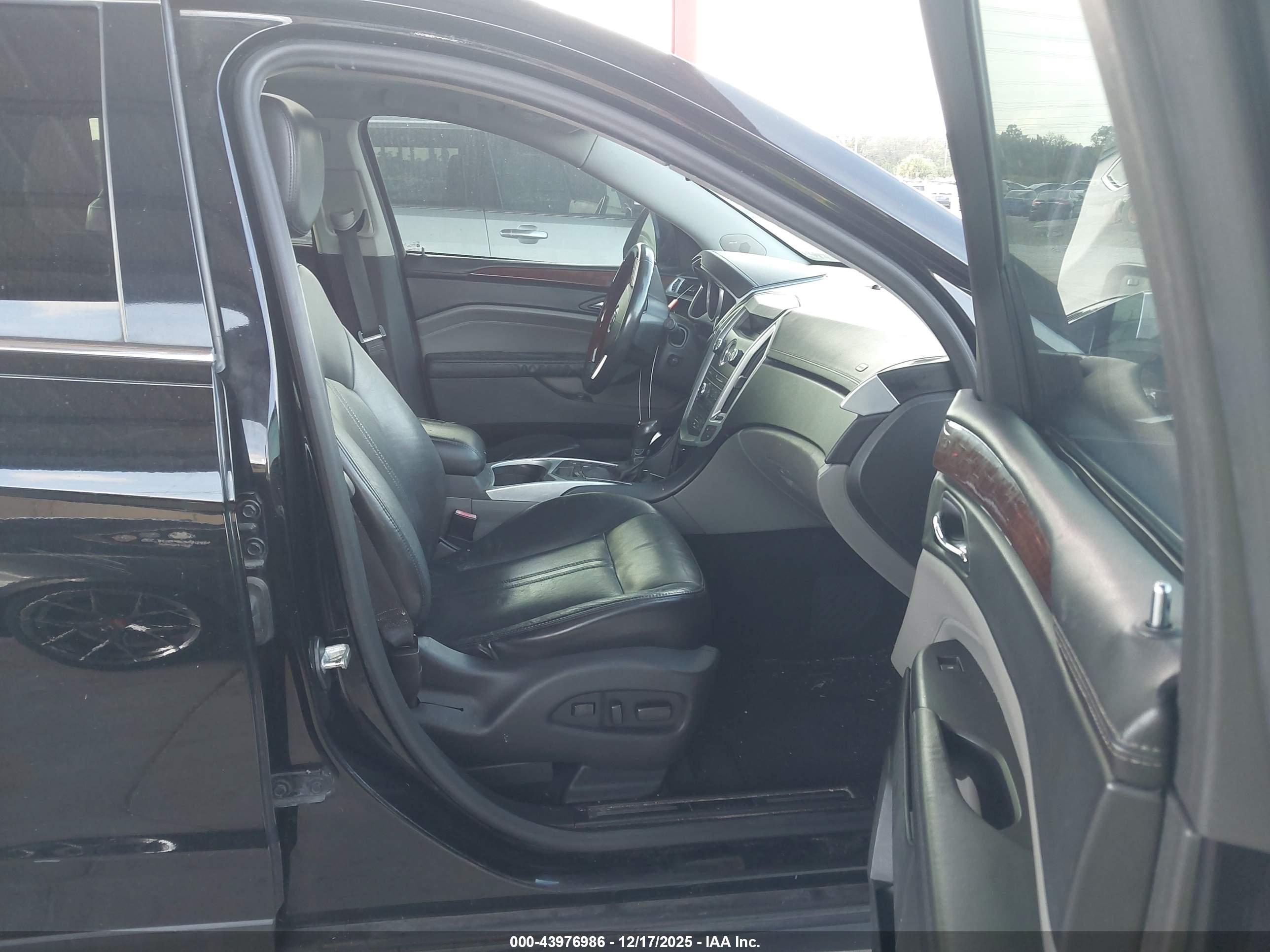 CADILLAC SRX image 5