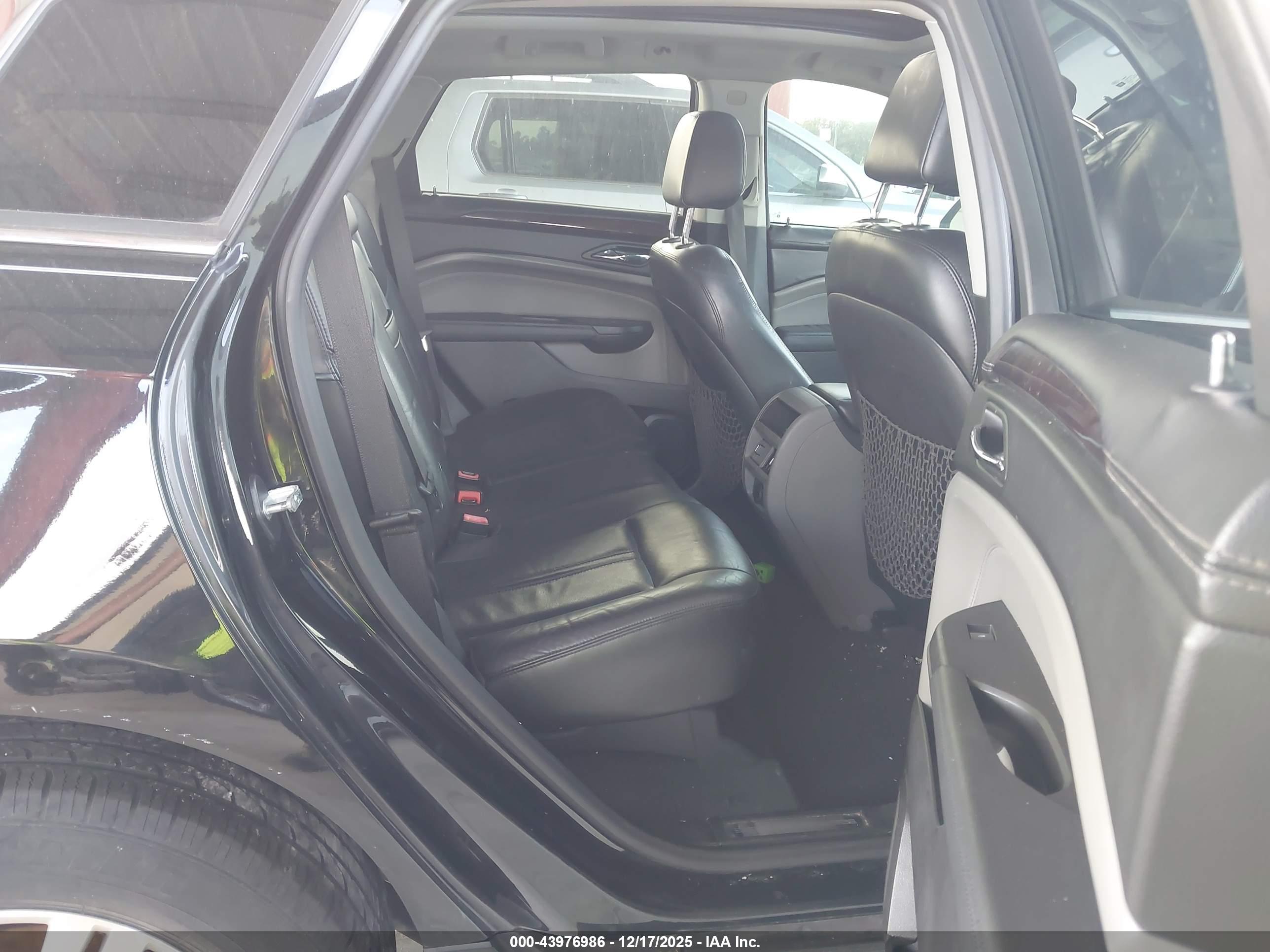 CADILLAC SRX image 8