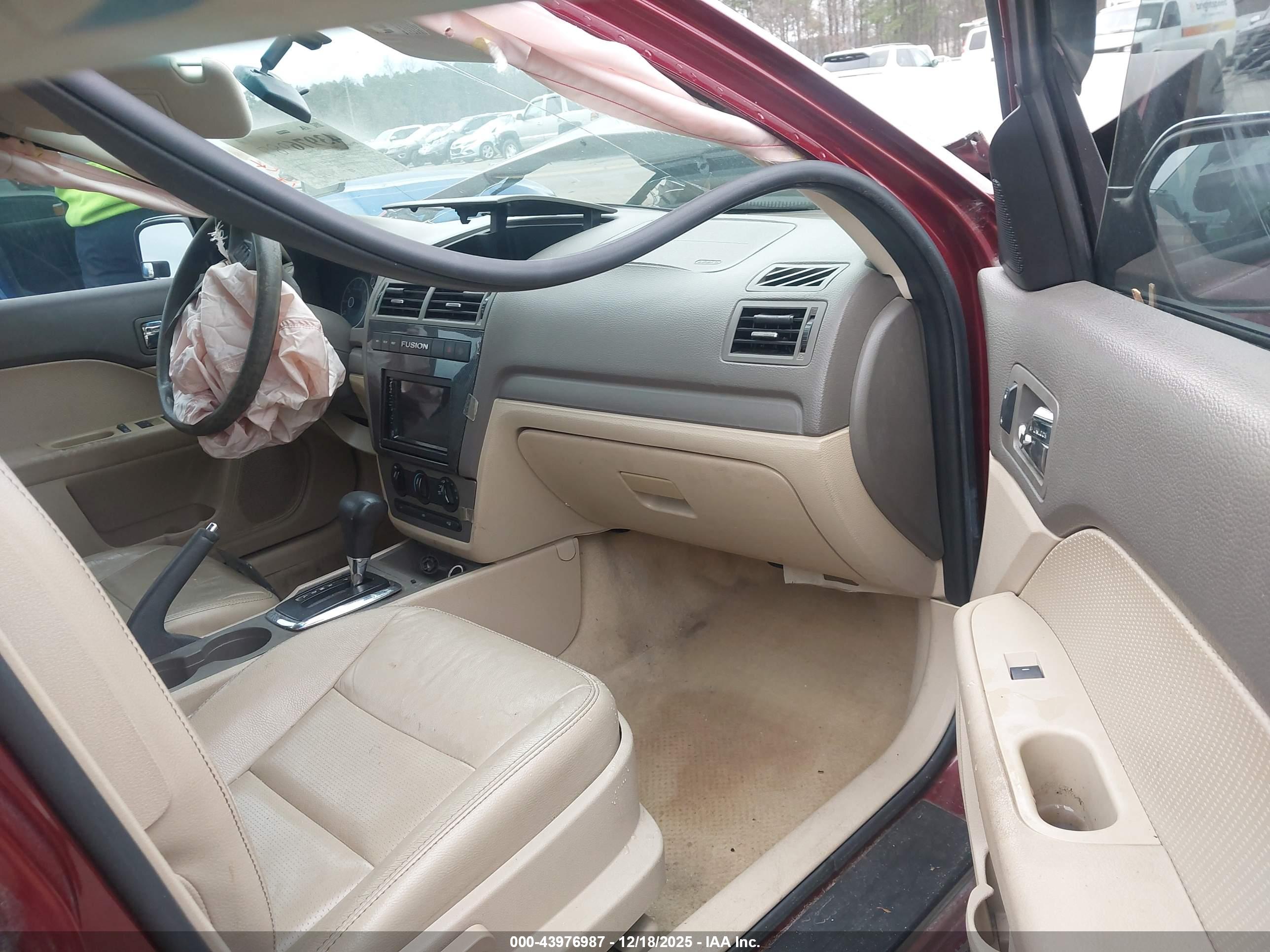 FORD FUSION image 5