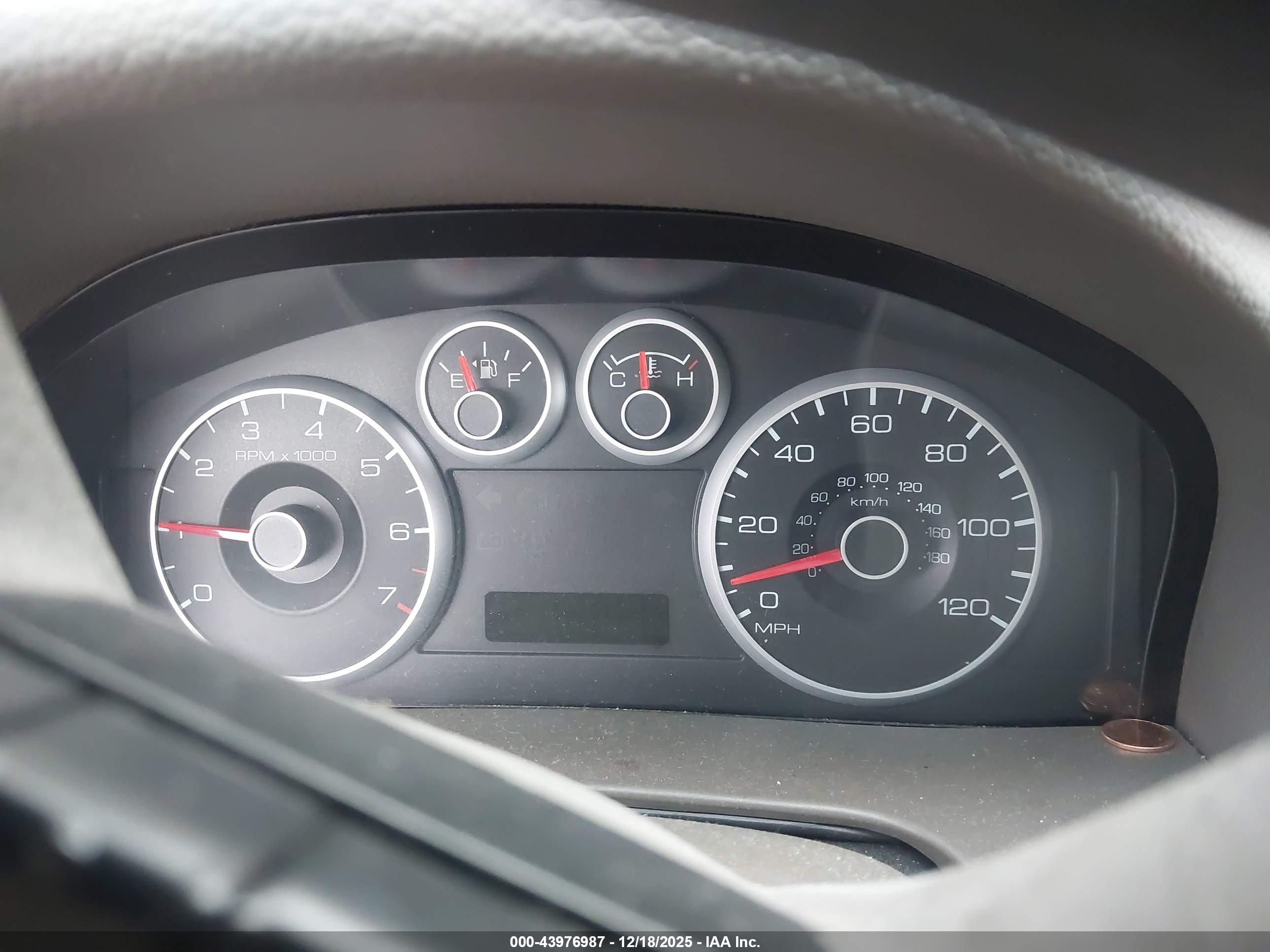 FORD FUSION image 7