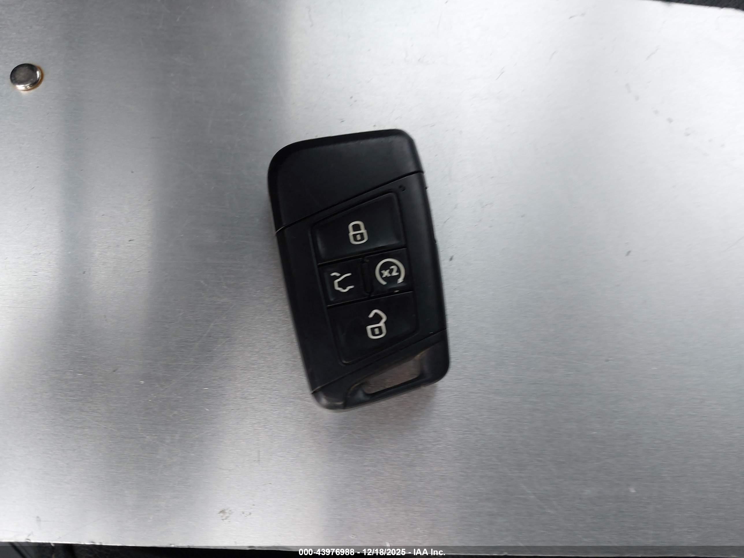 VOLKSWAGEN TIGUAN image 11