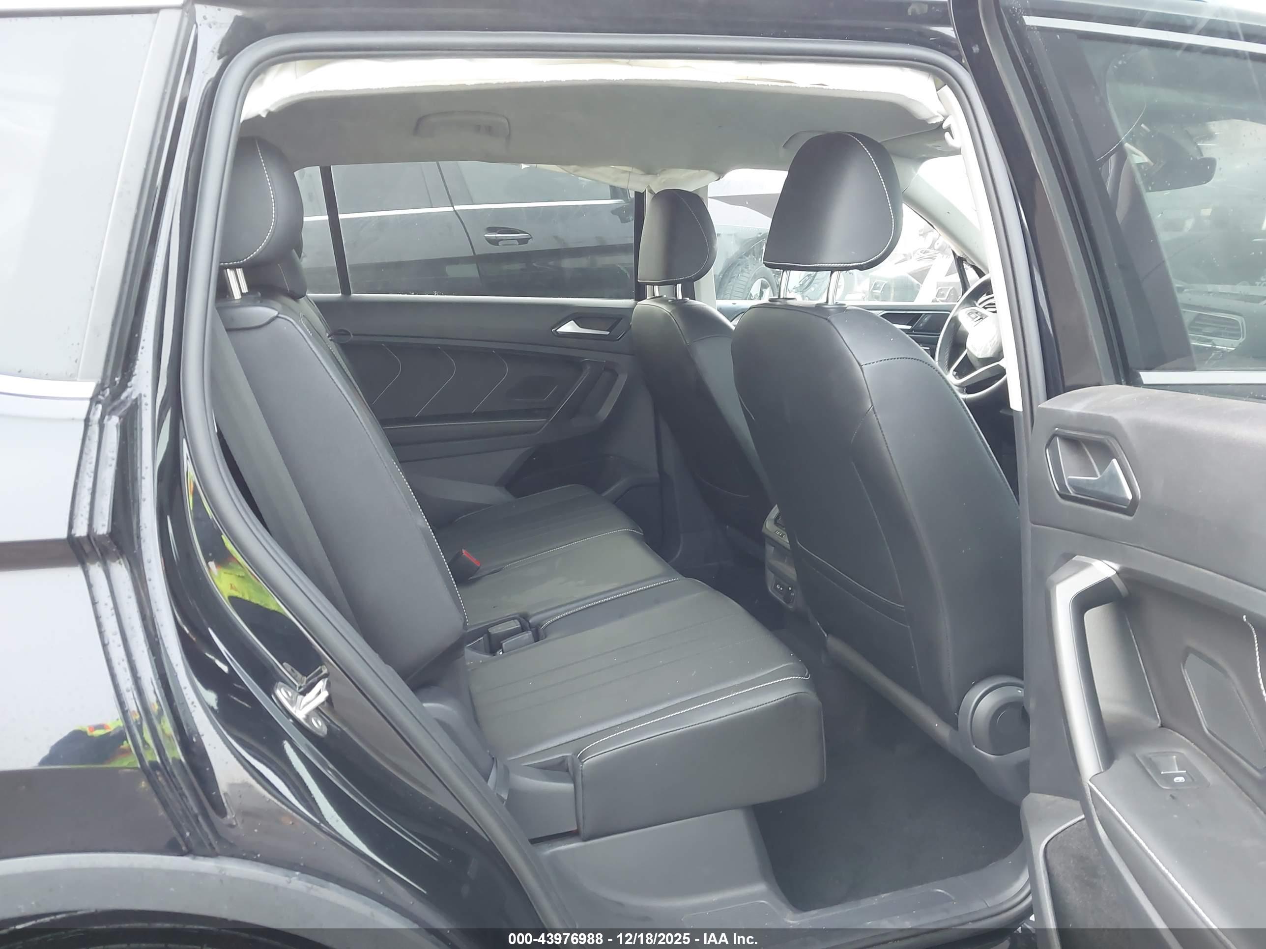 VOLKSWAGEN TIGUAN image 8