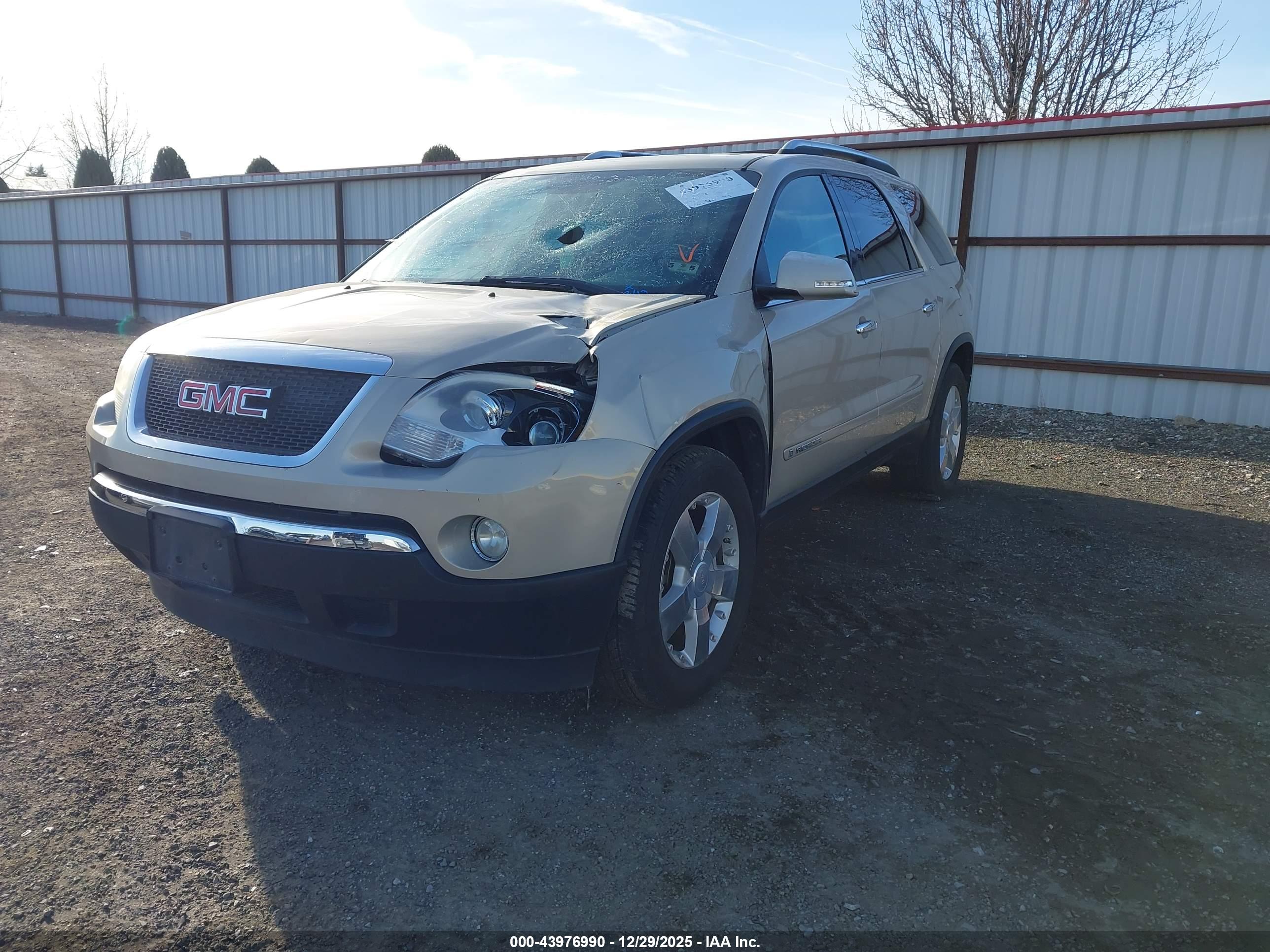 GMC ACADIA image 2