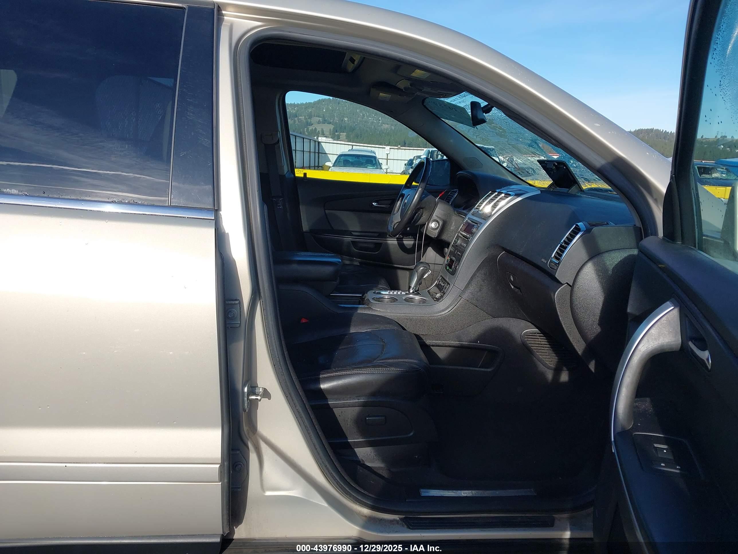 GMC ACADIA image 5