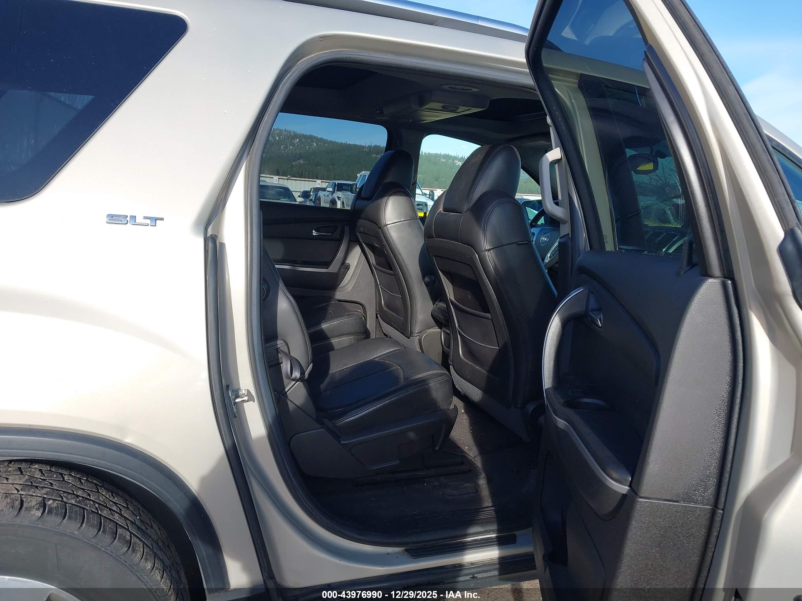 GMC ACADIA image 8