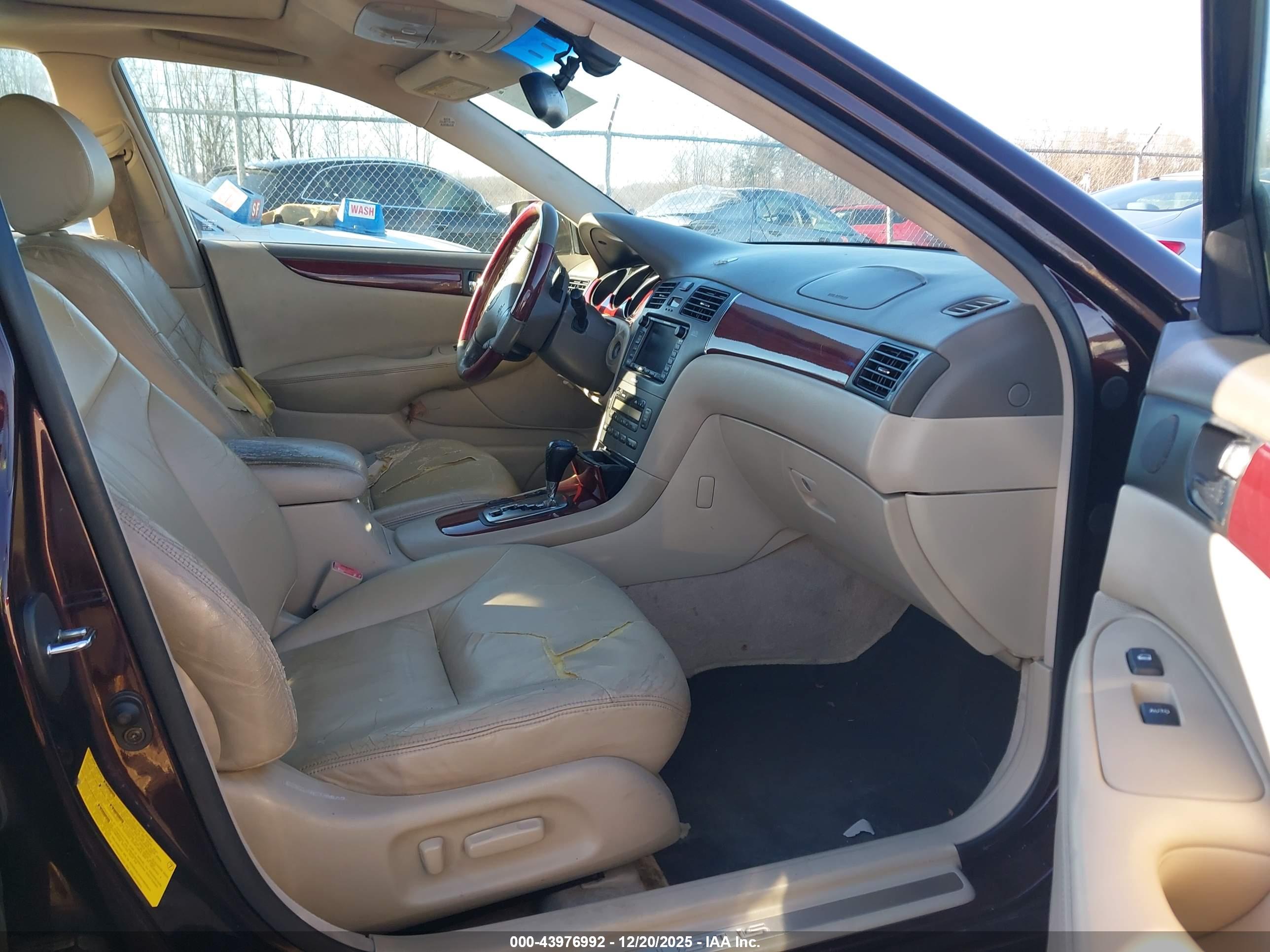 LEXUS ES image 5