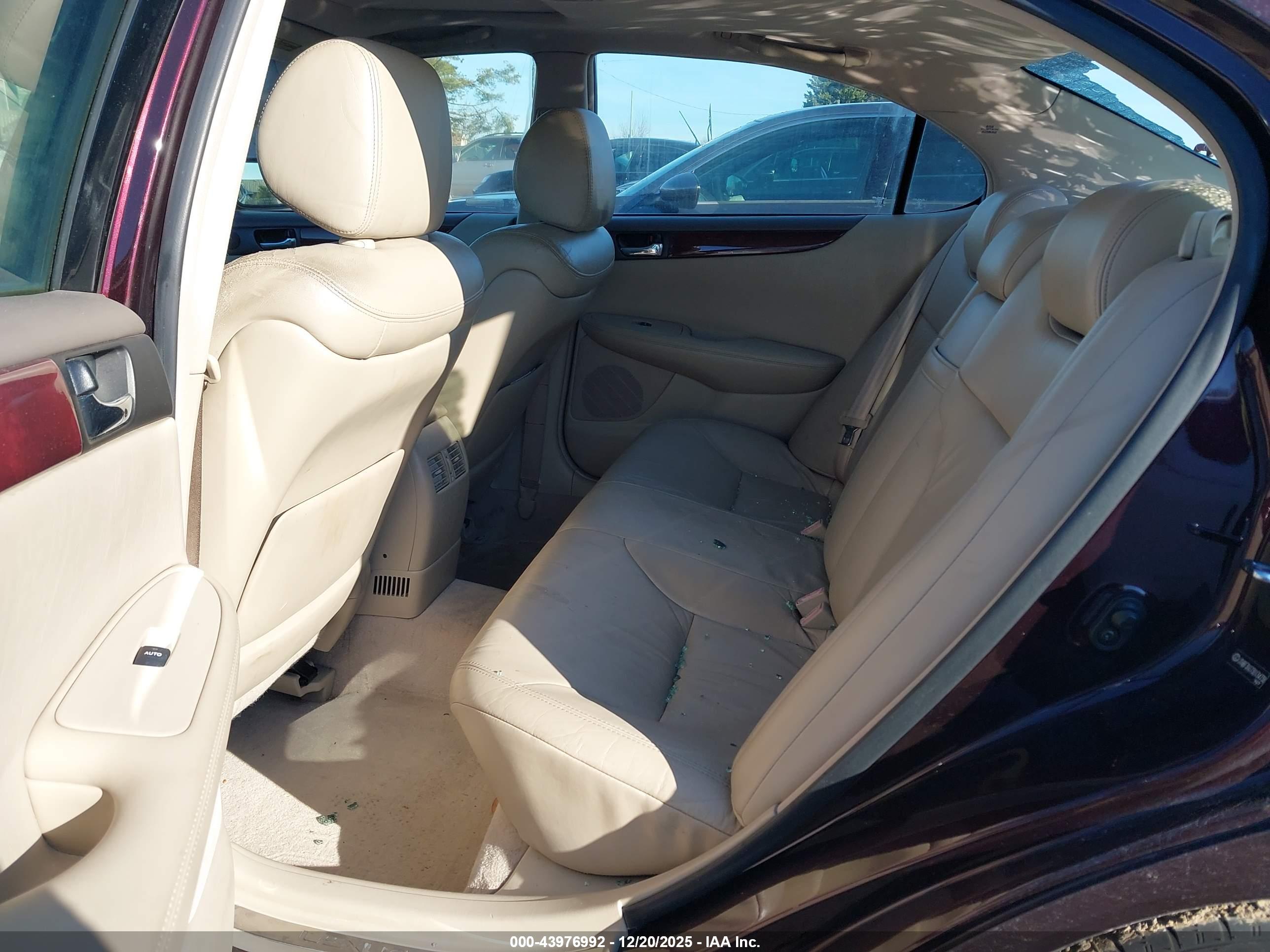 LEXUS ES image 8