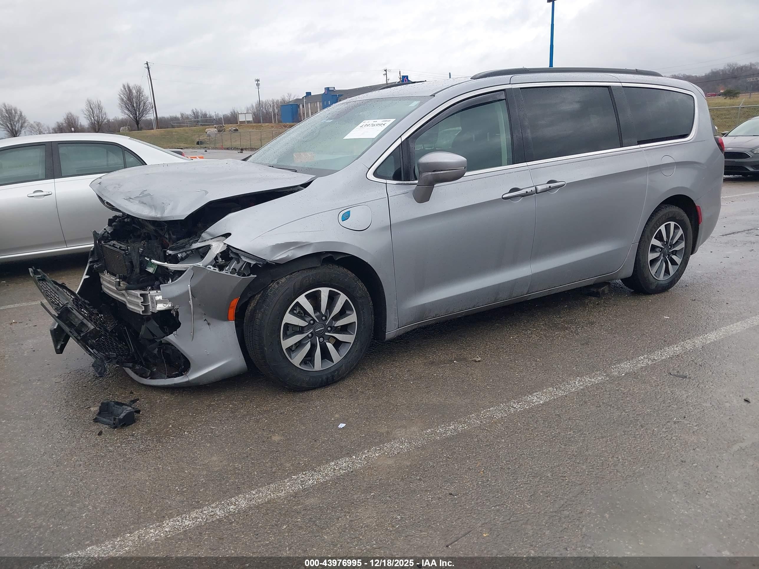 CHRYSLER PACIFICA image 2