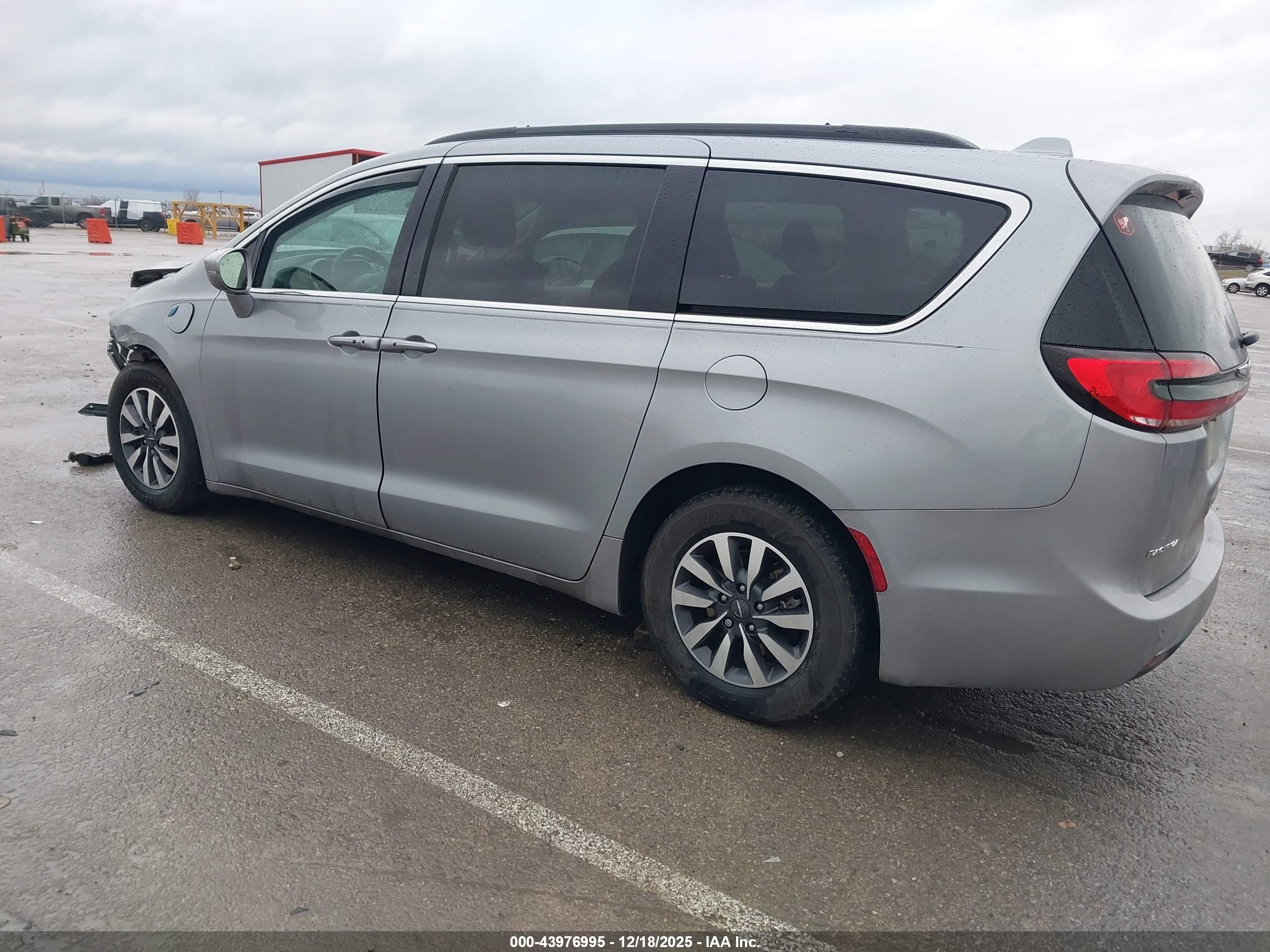 CHRYSLER PACIFICA image 3