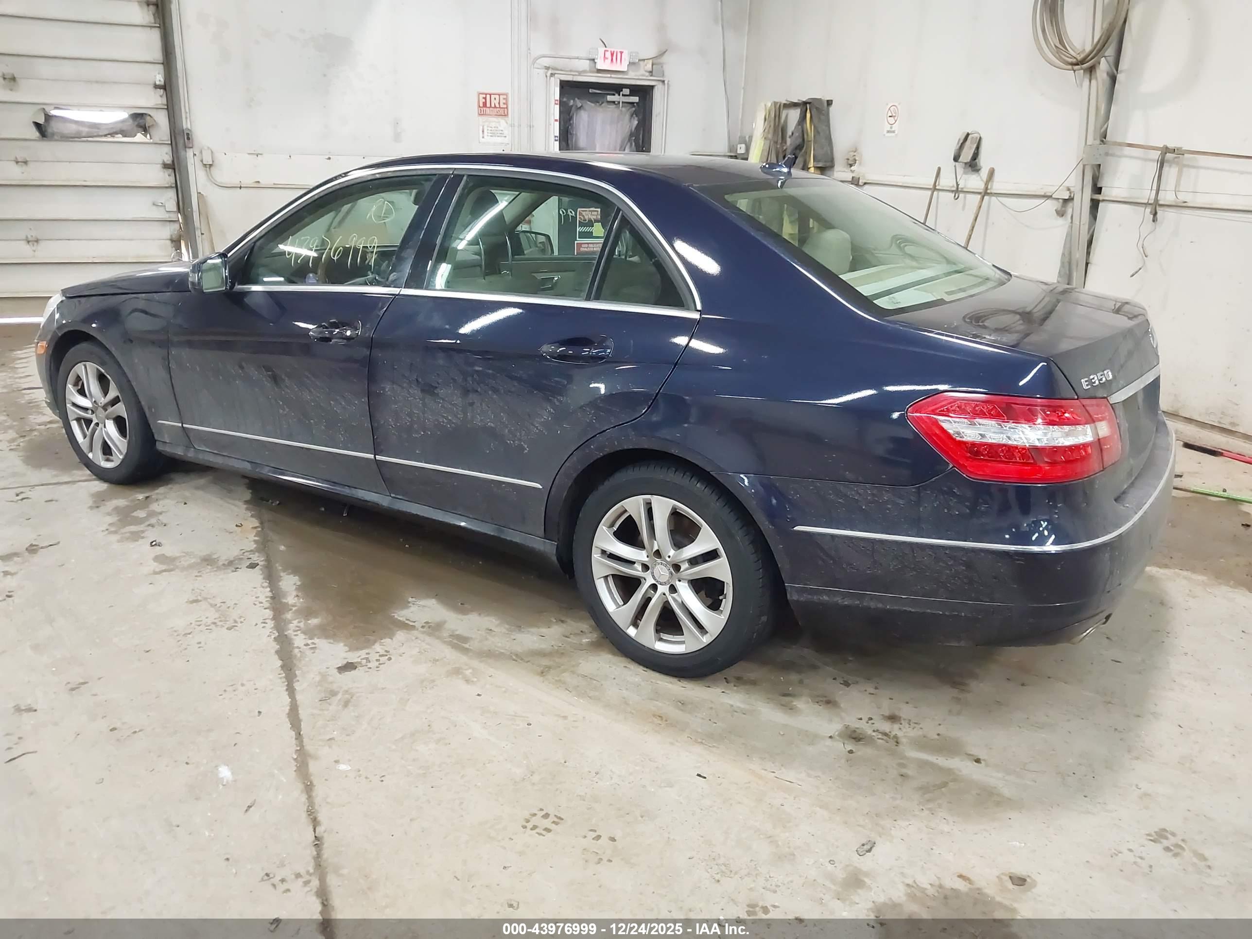 MERCEDES-BENZ E image 3
