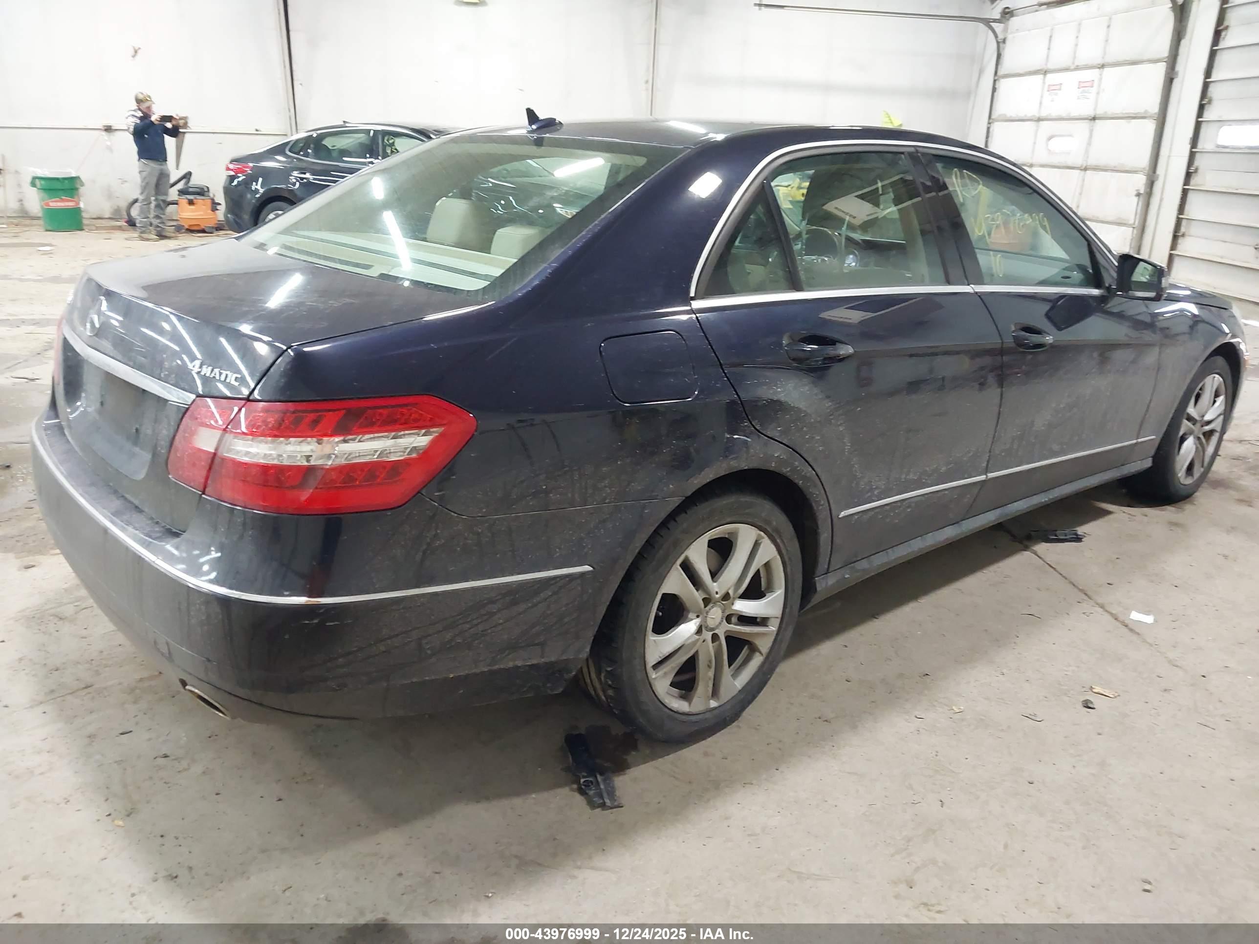MERCEDES-BENZ E image 4