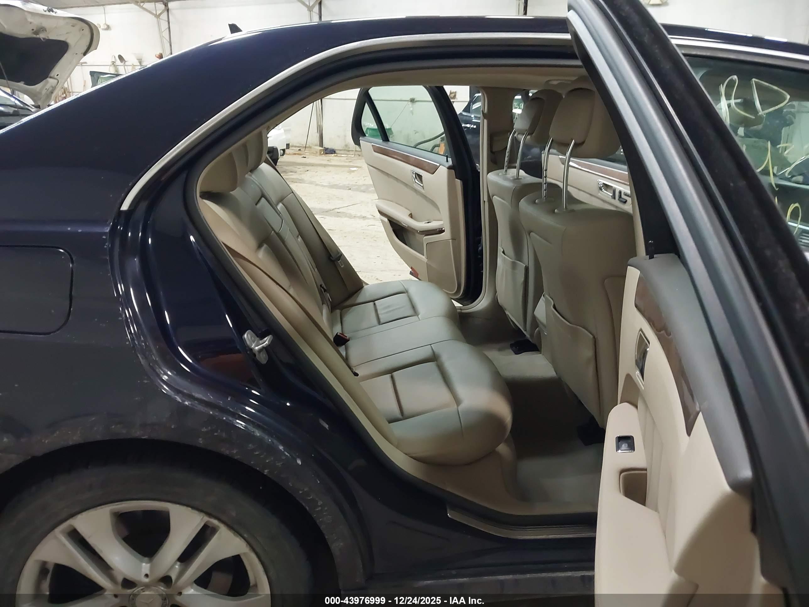 MERCEDES-BENZ E image 8