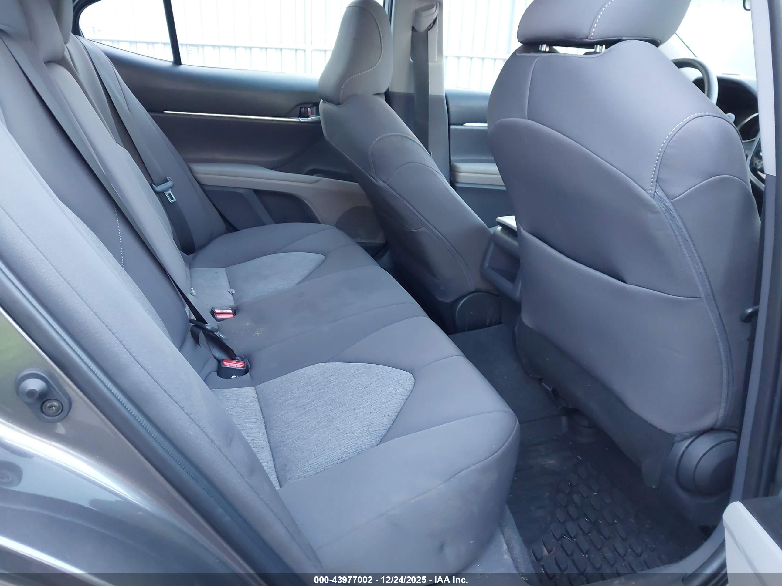 TOYOTA CAMRY image 8