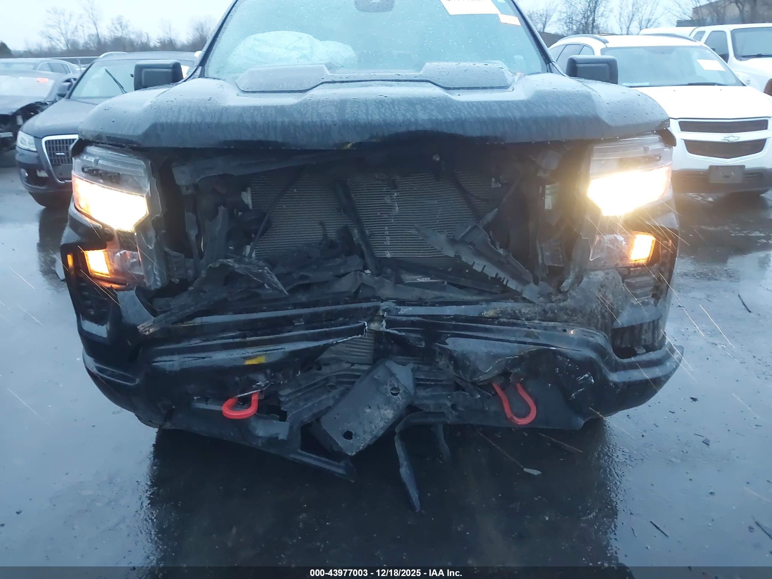 CHEVROLET SILVERADO image 6