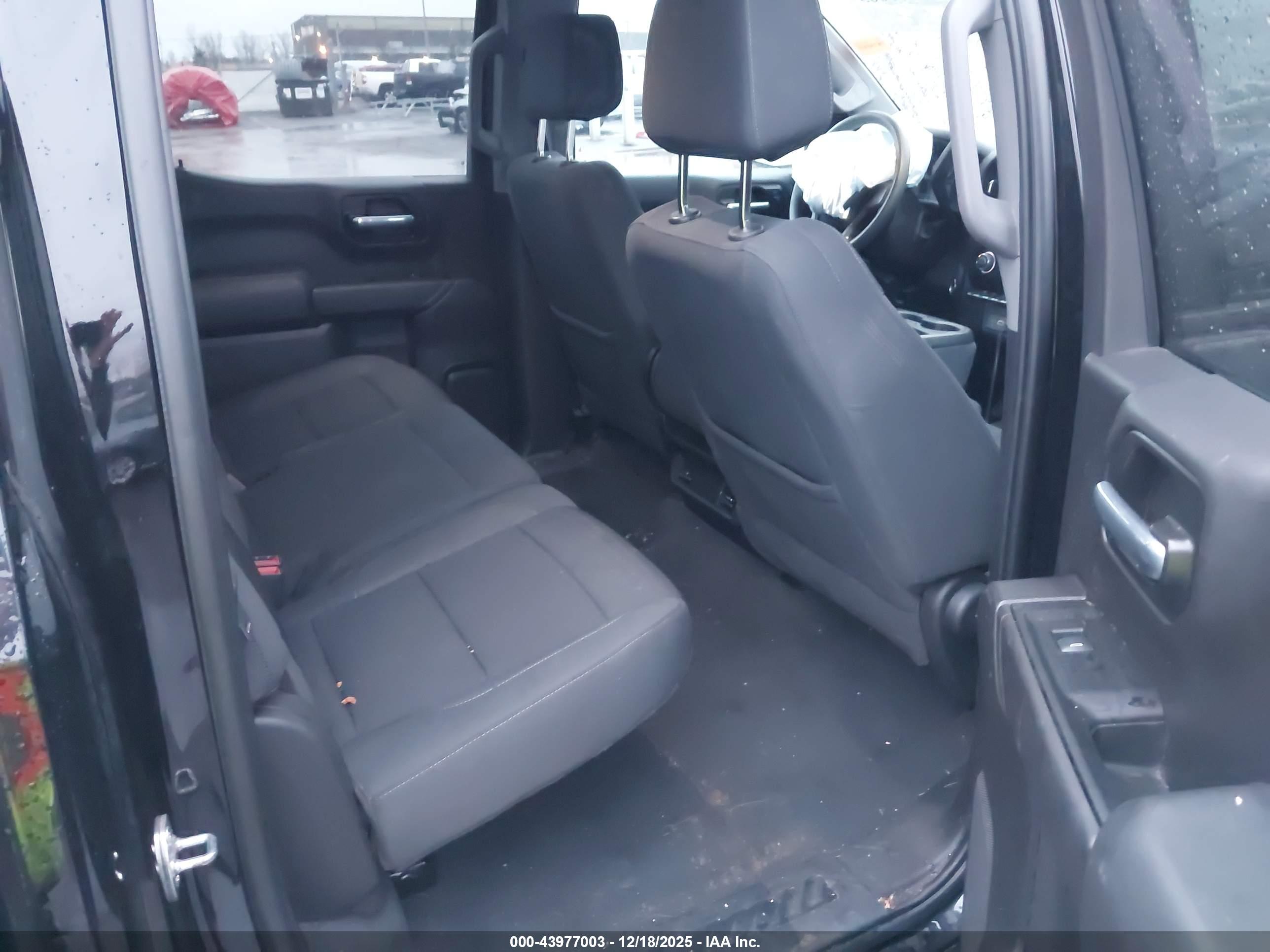 CHEVROLET SILVERADO image 8