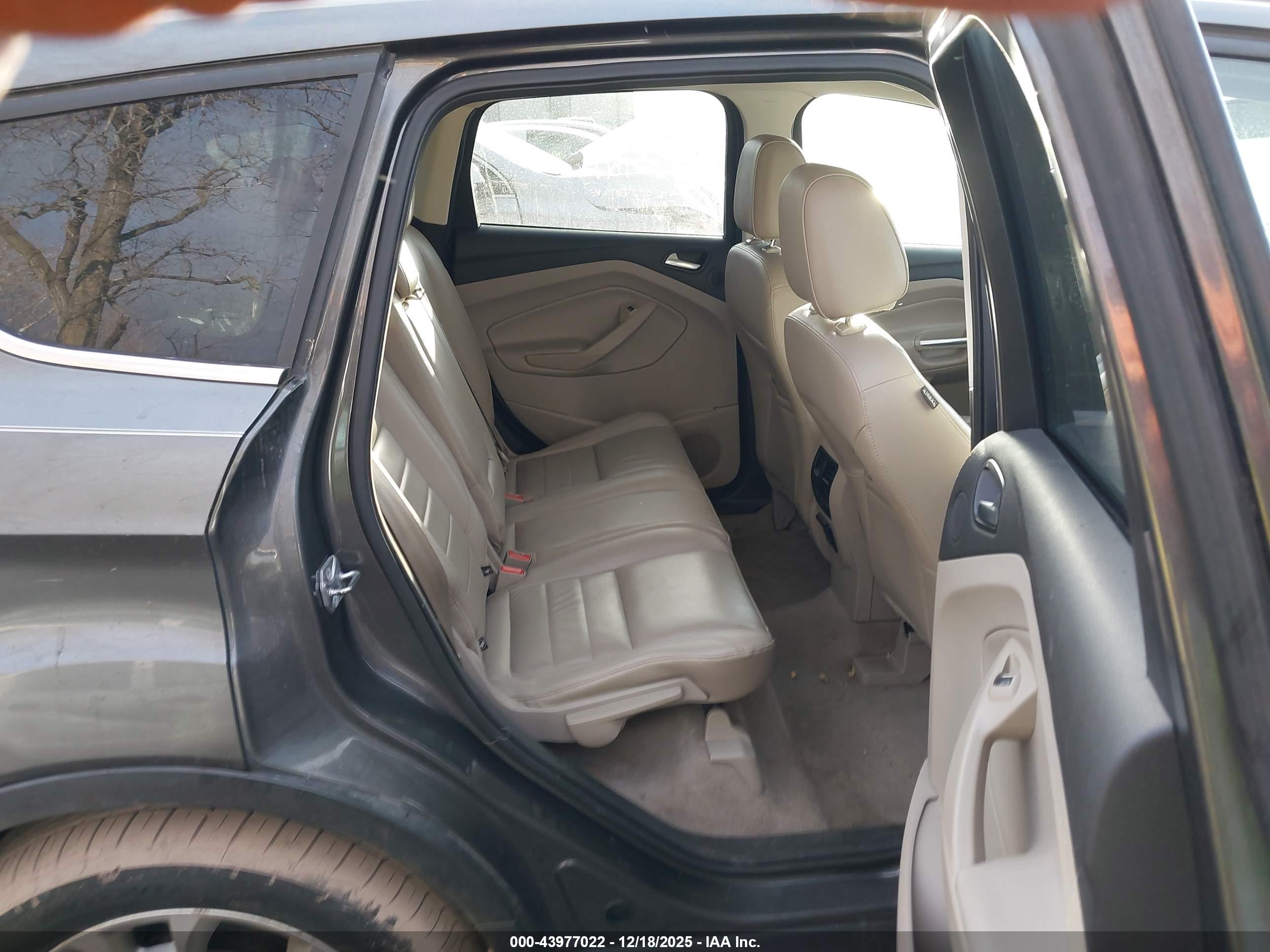 FORD ESCAPE image 8