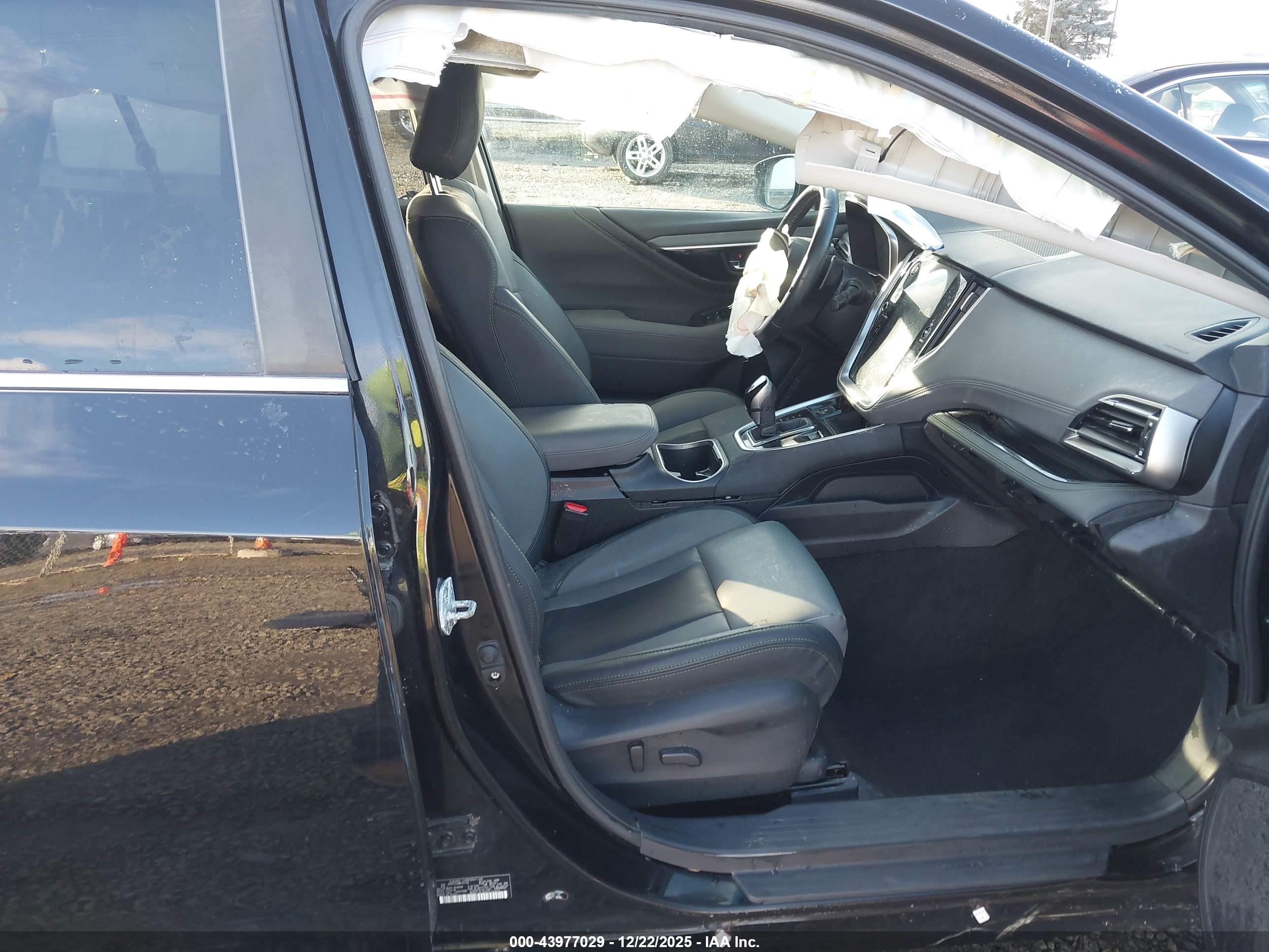 SUBARU OUTBACK image 5