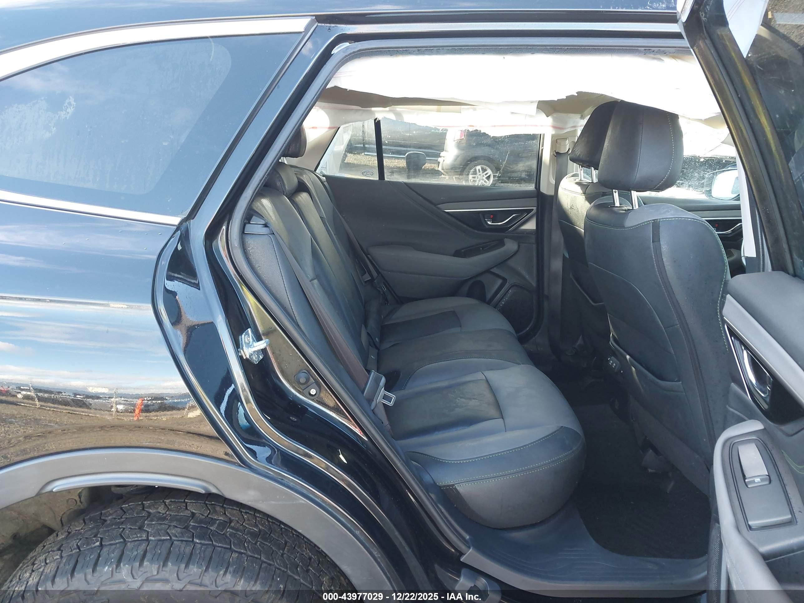 SUBARU OUTBACK image 8