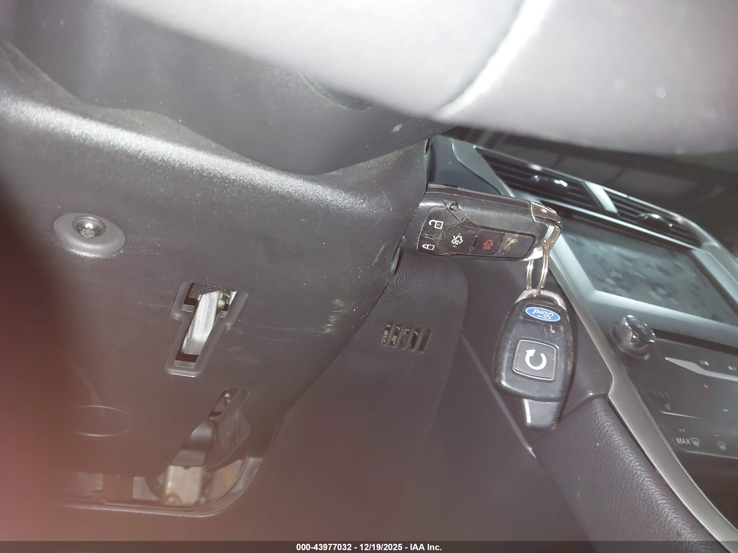 FORD FUSION image 11