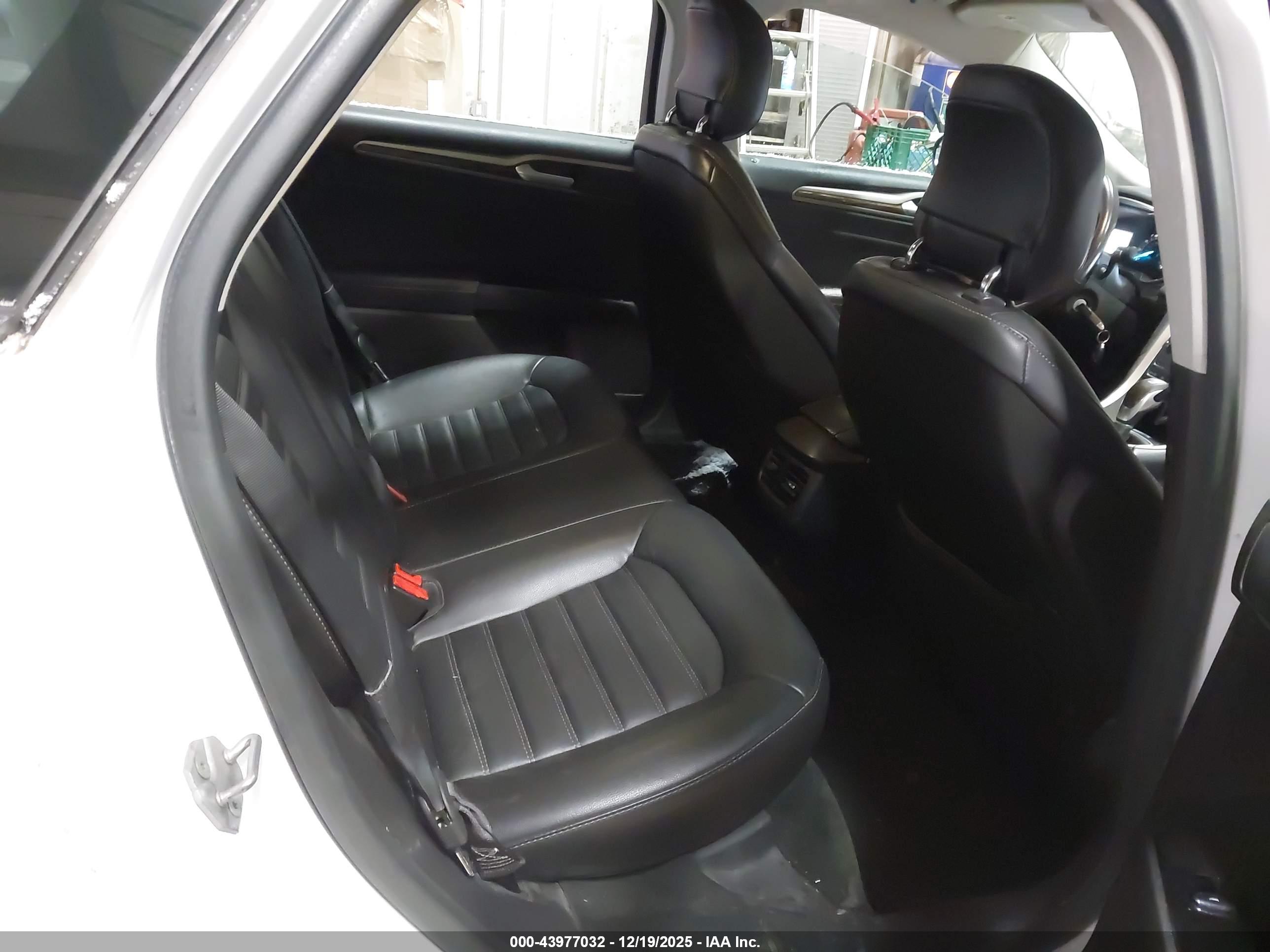 FORD FUSION image 8