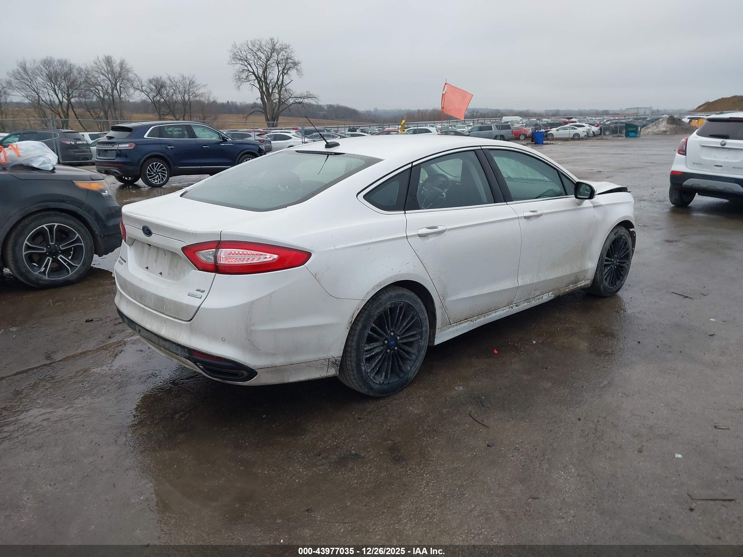 FORD FUSION image 4