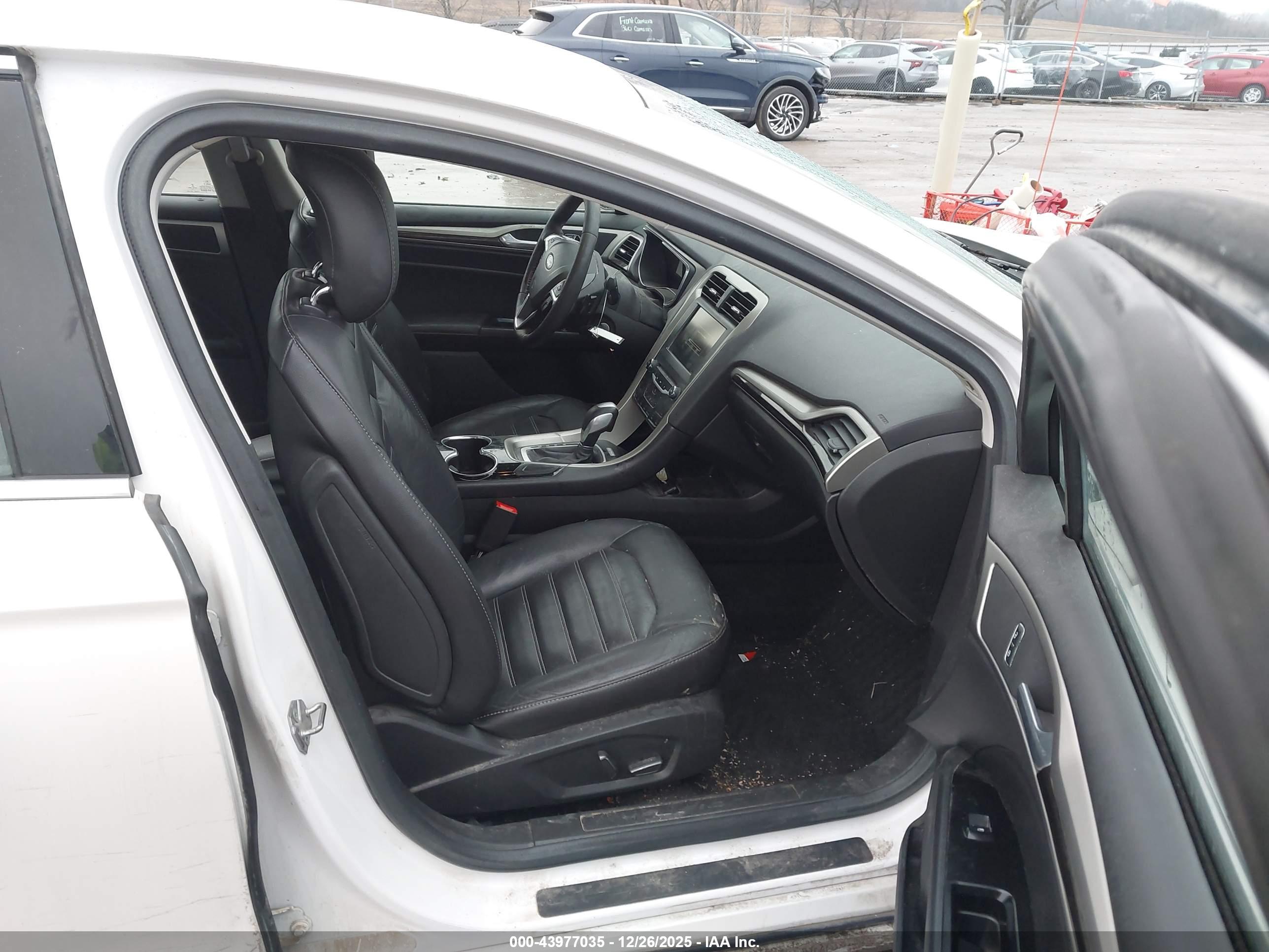 FORD FUSION image 5