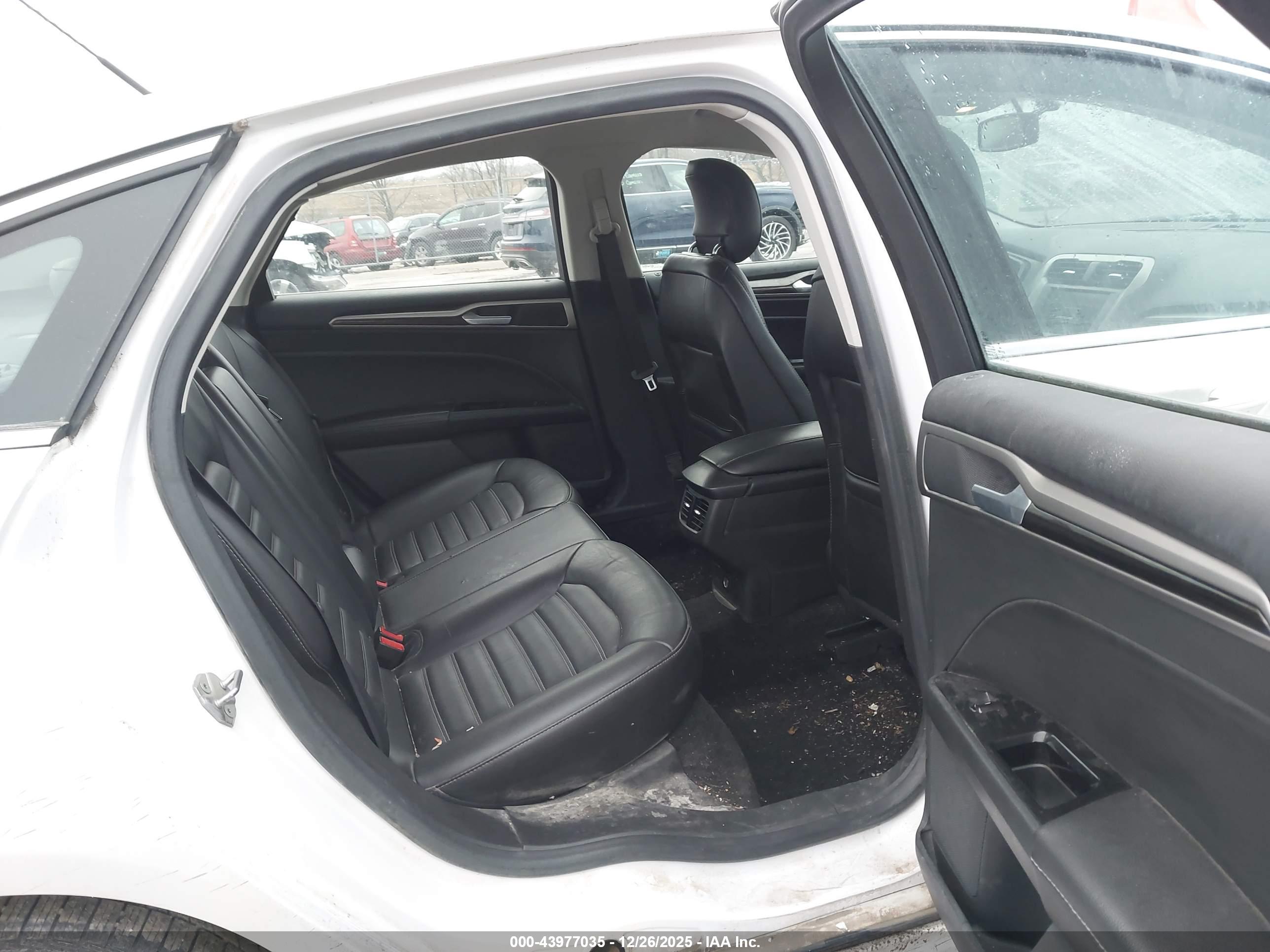 FORD FUSION image 8