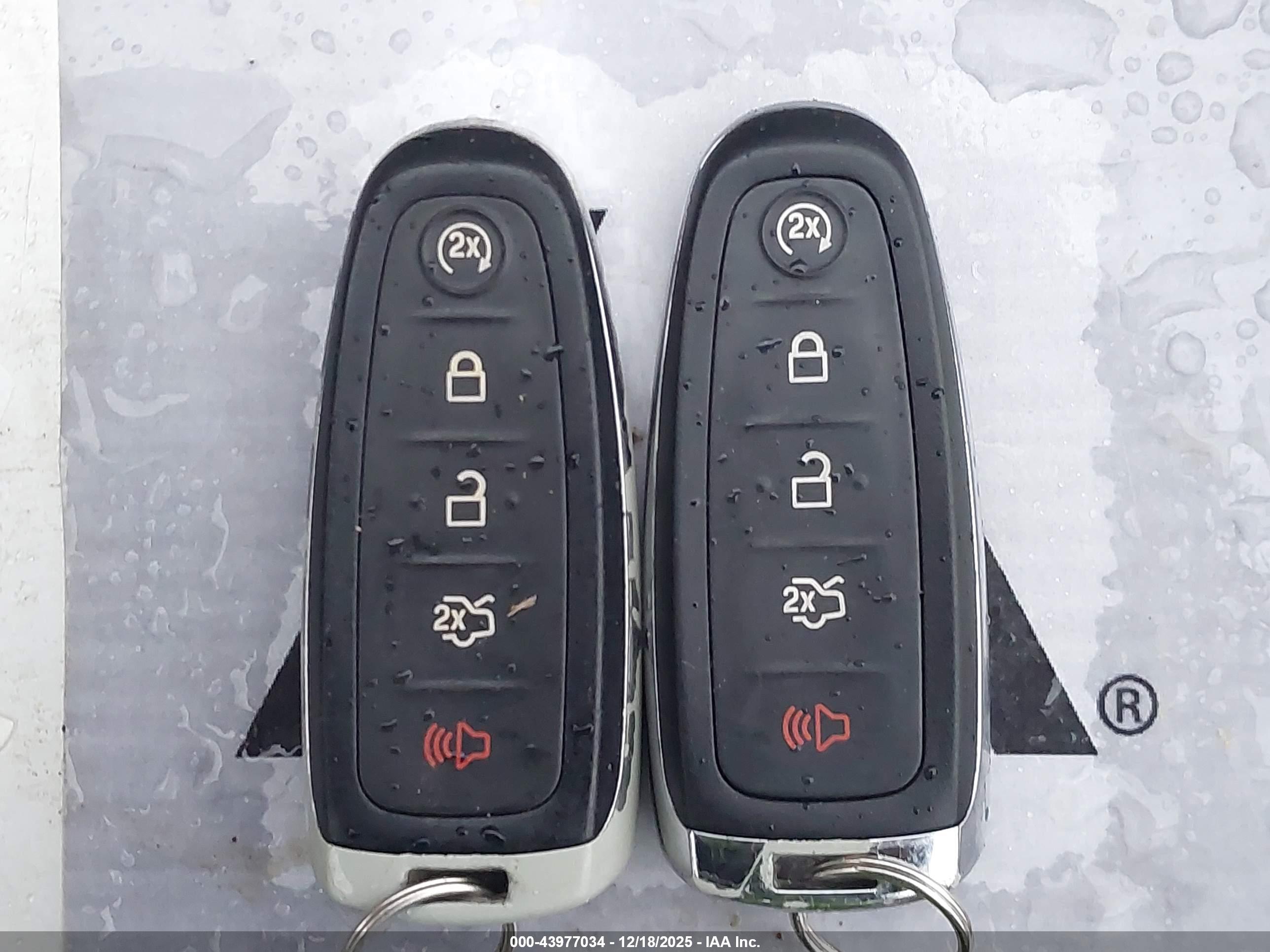 FORD TAURUS image 11