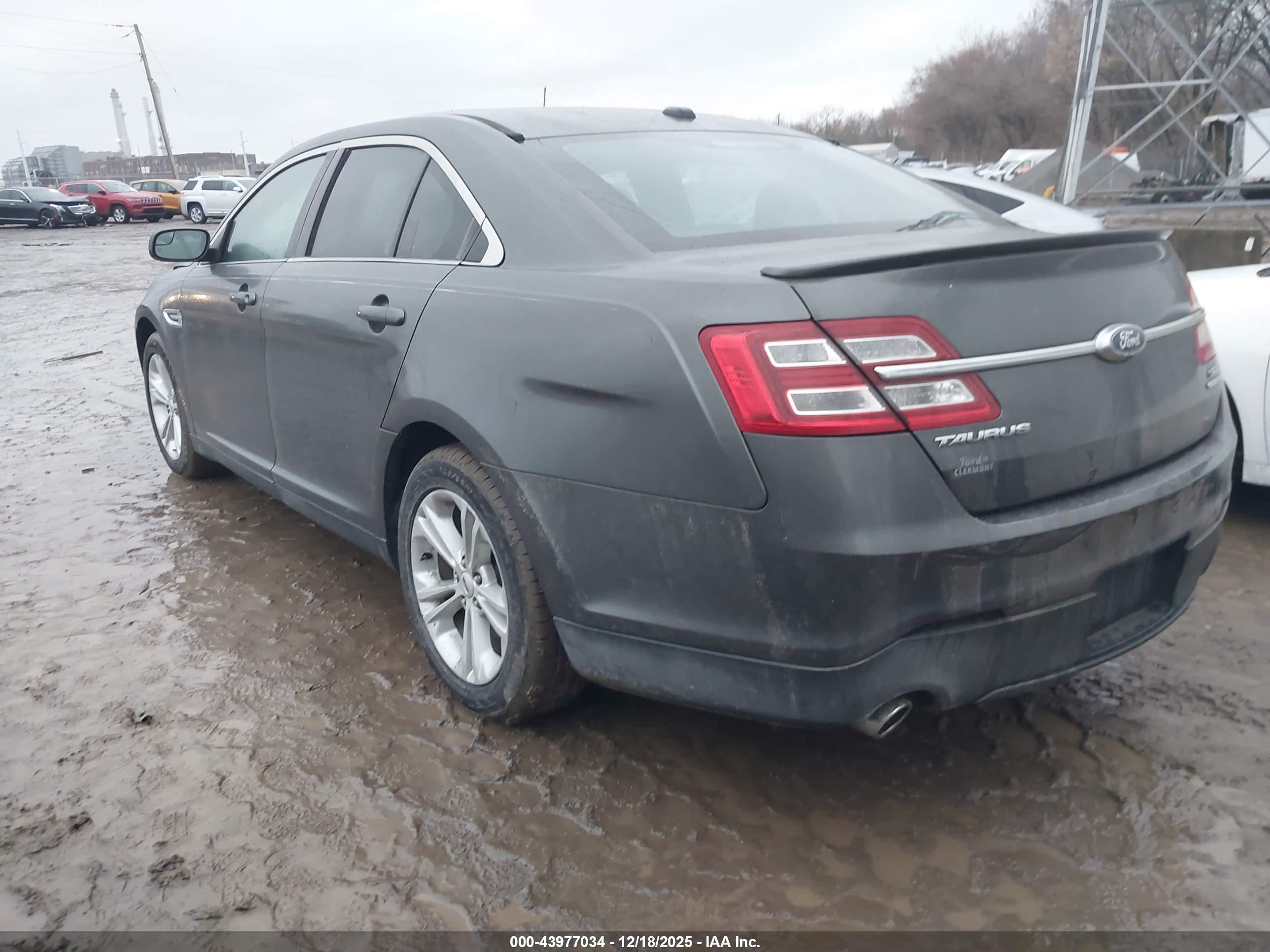 FORD TAURUS image 3