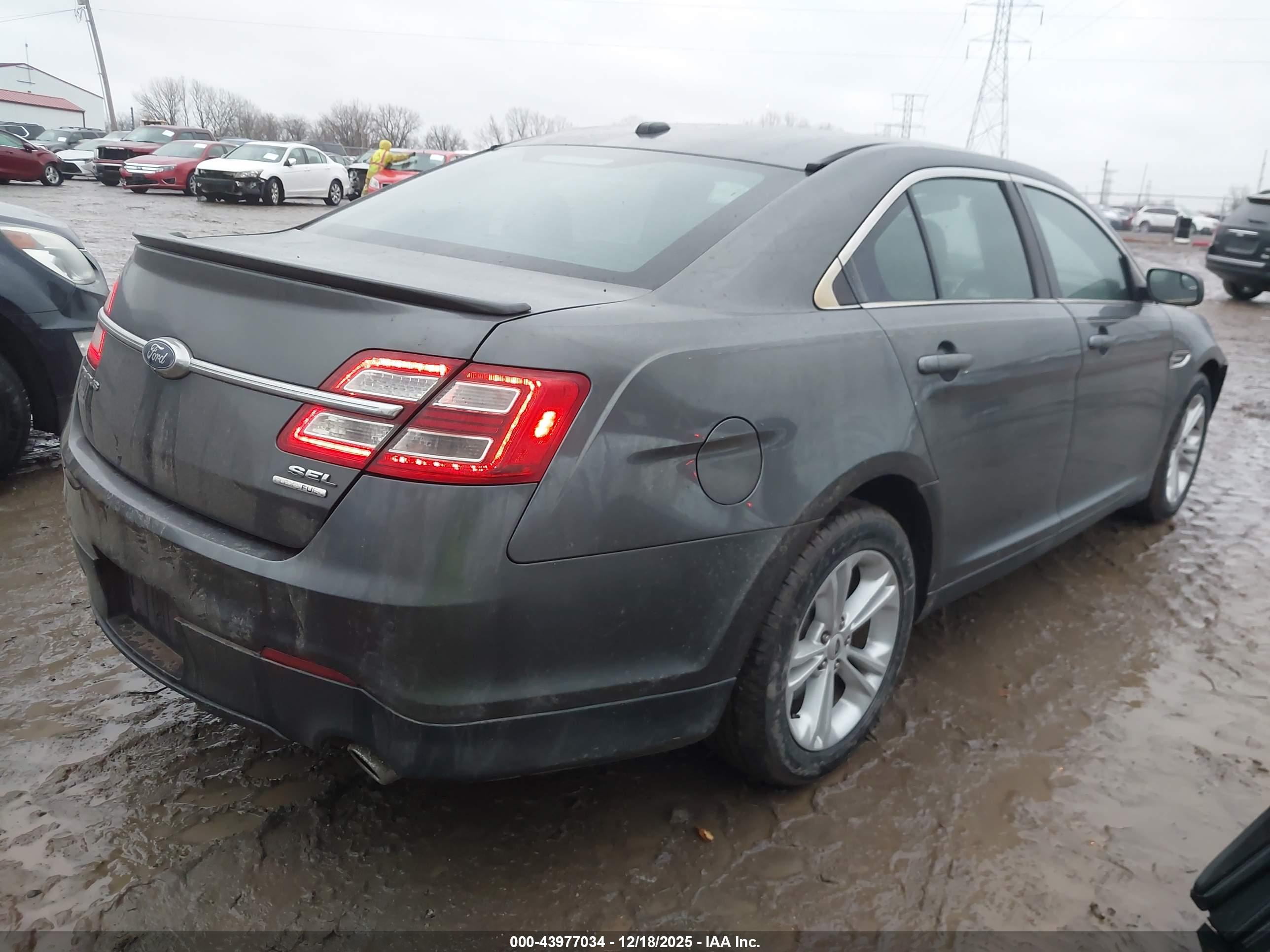 FORD TAURUS image 4